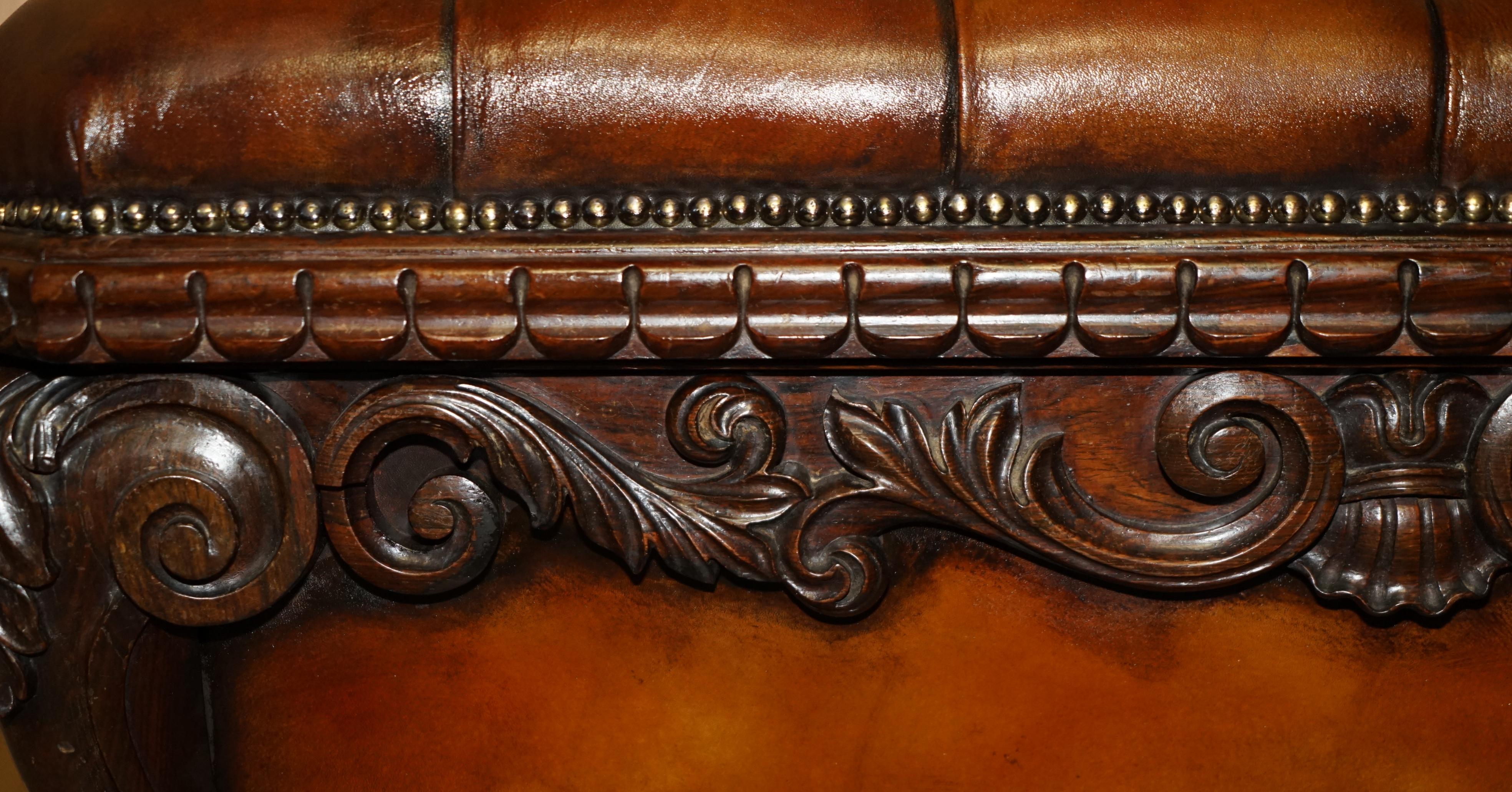 Important récupéré antique 1830 en cuir dur CHESTERFIELD OTTOMAN STOOL en vente 1