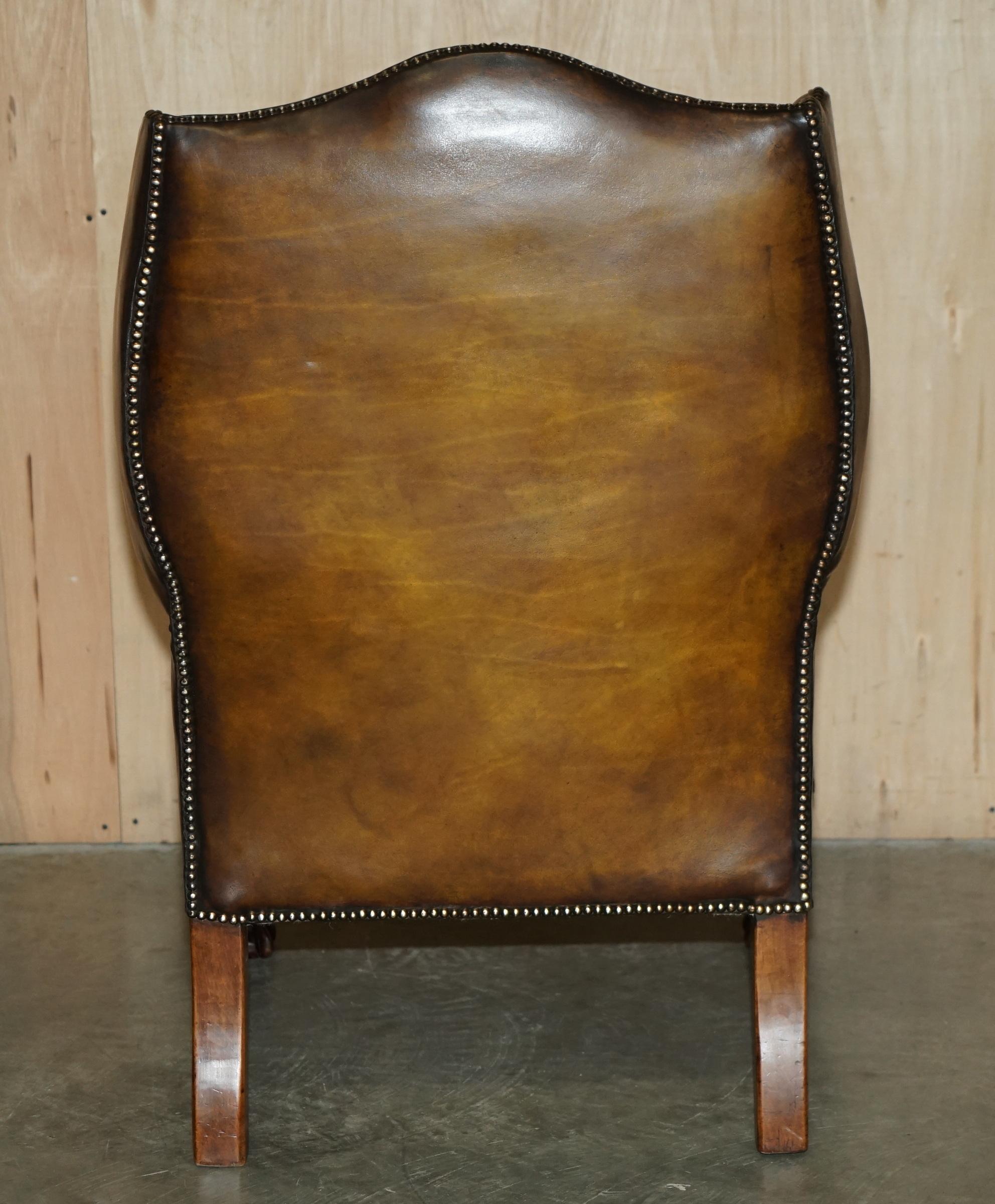IMPORTANT RESTORED GEORGE II PERIOD CIRCA 1760 WiNGBACK BROWN LEATHER ARMCHAIR For Sale 10