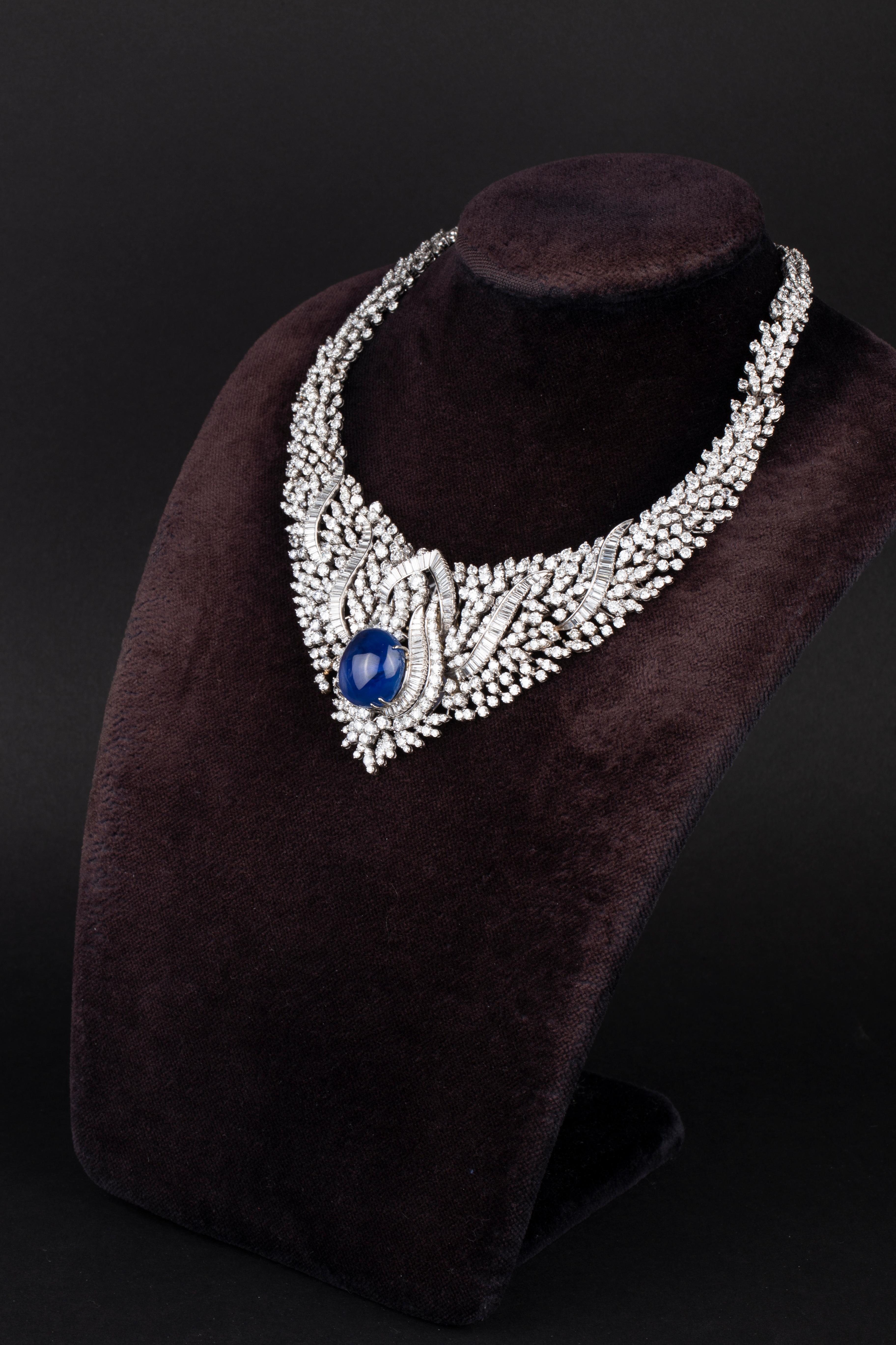 Mixed Cut Important Retro Diamond Statement Necklace with 39 Carat Cabochon Sapphire For Sale