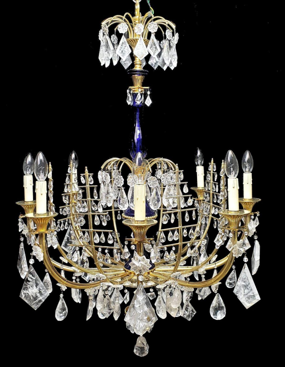 Important rock crystal and gilt bronze chandelier, Russia about 1820 In Good Condition For Sale In Walkertshofen, BY