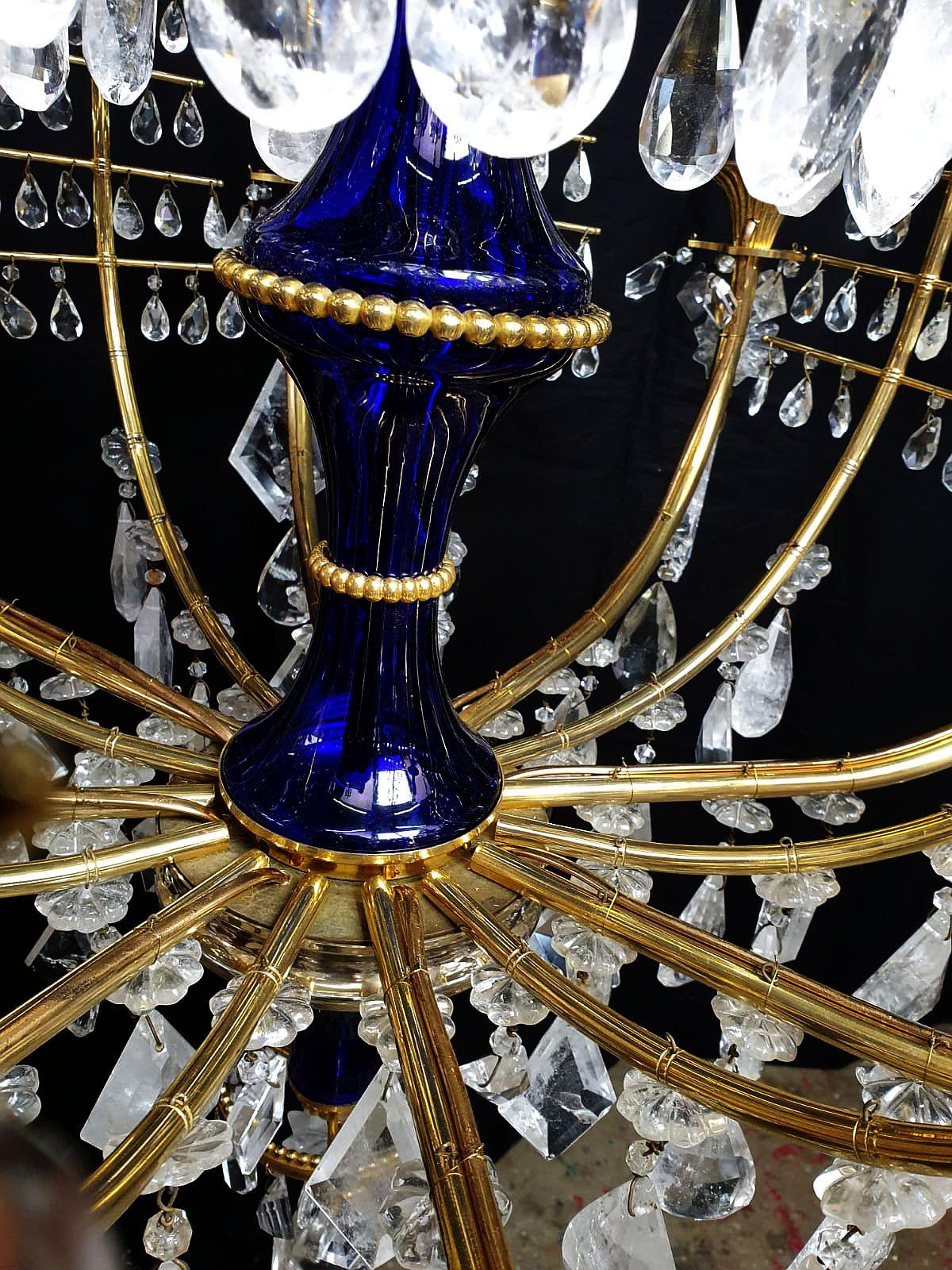 Important lustre en cristal de roche et bronze doré, Russie vers 1820 en vente 1