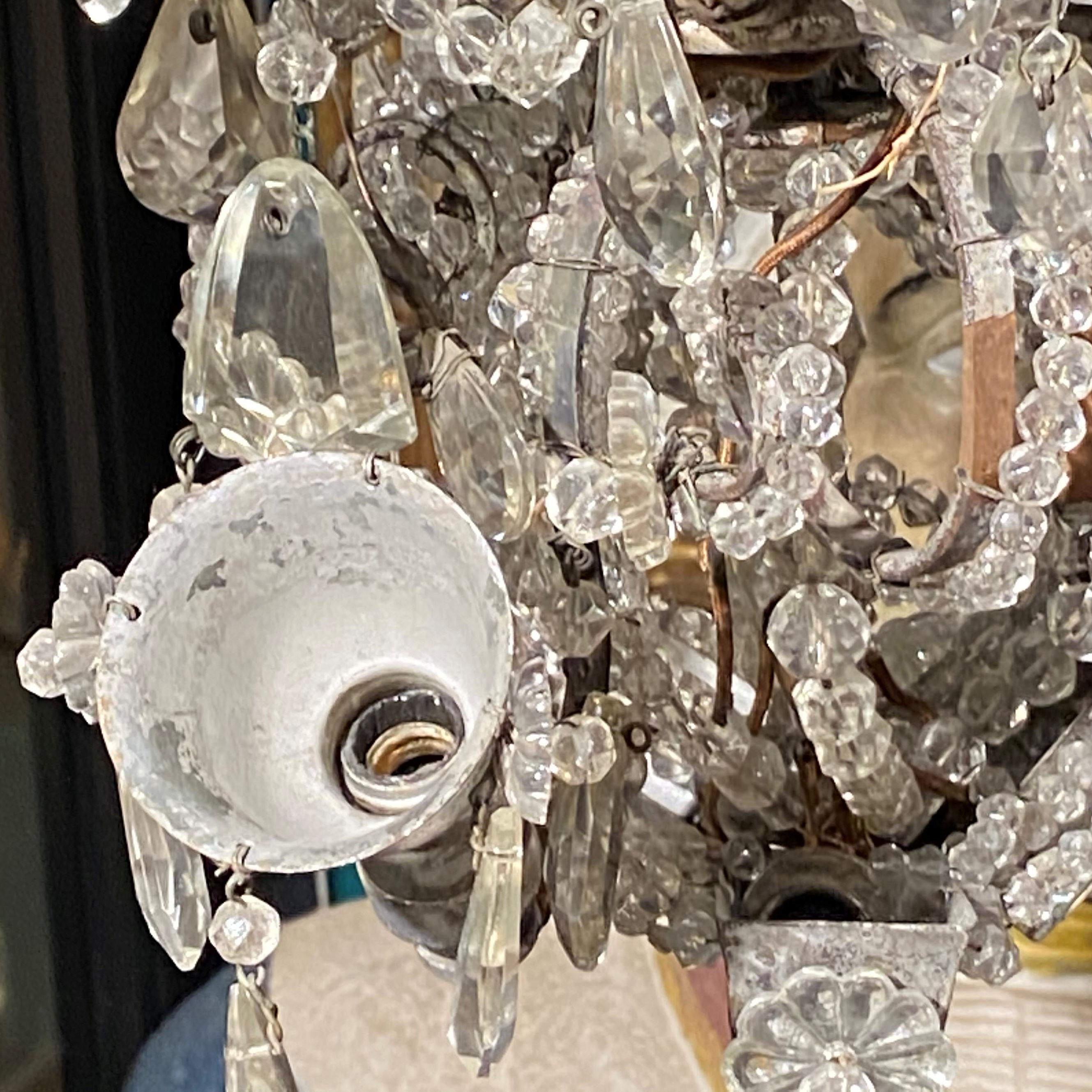 Wichtiger, Baguès zugeschriebener Kronleuchter aus Bergkristall und versilbertem Metall mit Perlen im Angebot 5