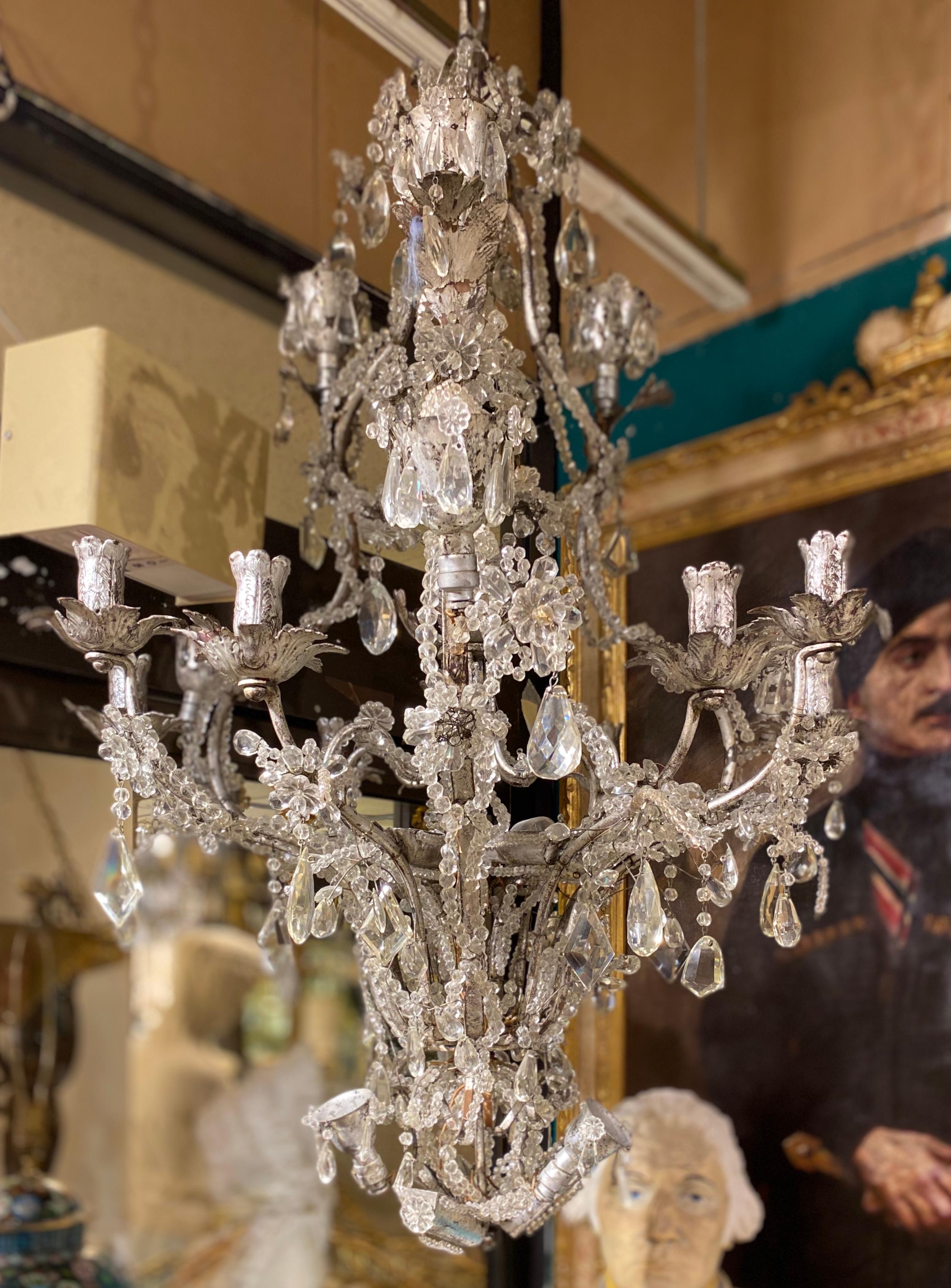 Important Rock Crystal and Silvered Metal Beaded Chandelier attributed to Baguès For Sale 1