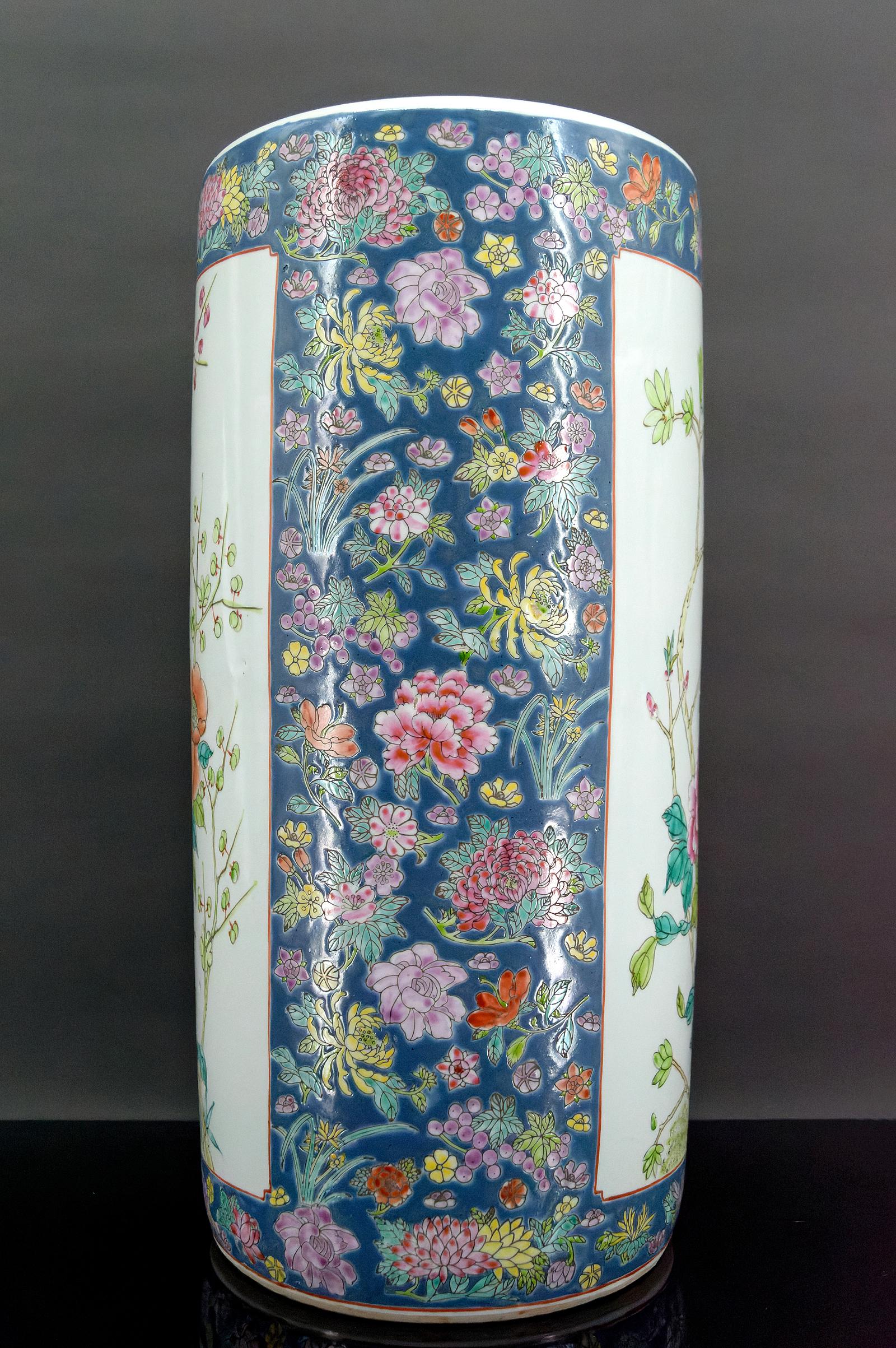 Chinese Important roller vase, umbrella/cane holder, China, Quing, Early 20th century For Sale