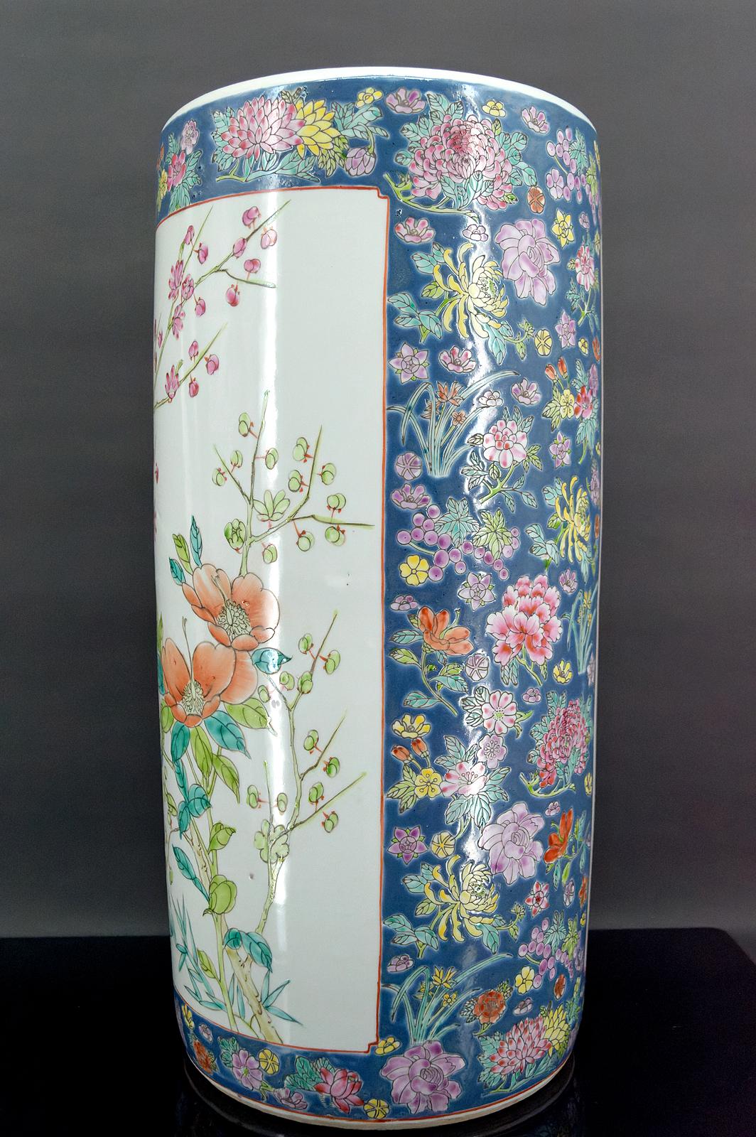 Polychromé Important vase à roulettes, porte-parapluie/canne, Chine, Quing, début du 20e siècle en vente