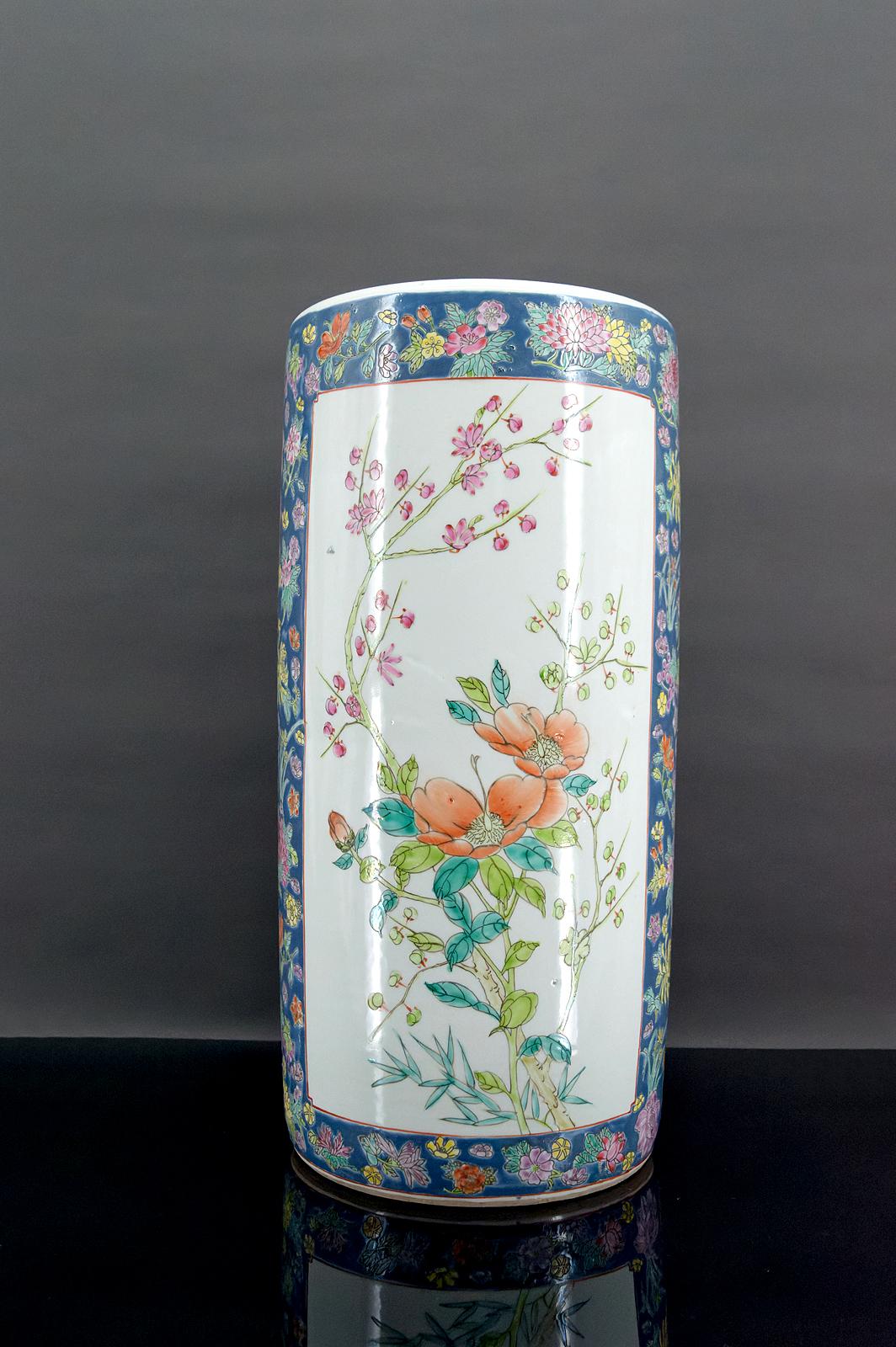 Polychromé Important vase à roulettes, porte-parapluie/canne, Chine, Quing, début du 20e siècle en vente