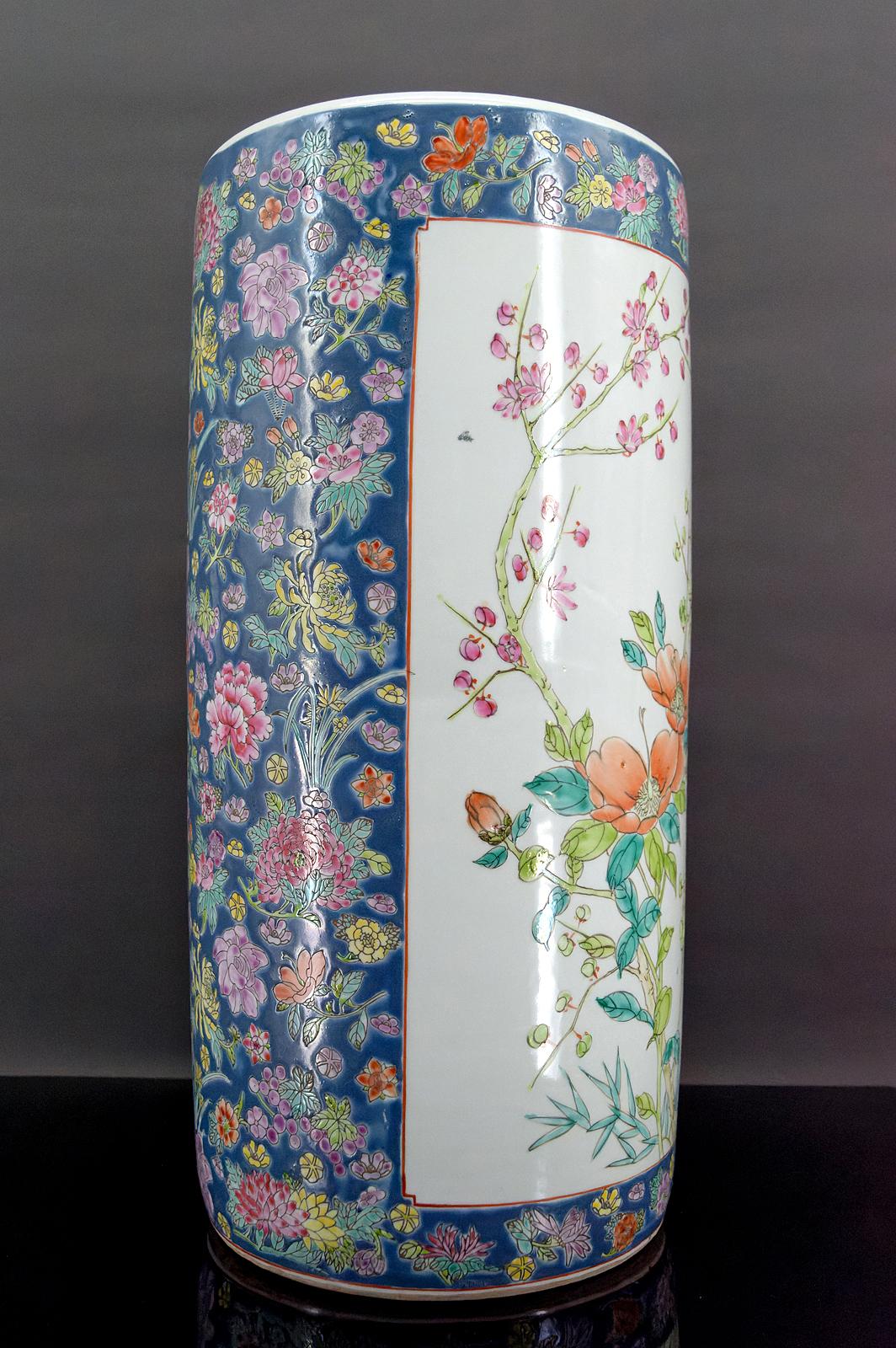 20ième siècle Important vase à roulettes, porte-parapluie/canne, Chine, Quing, début du 20e siècle en vente