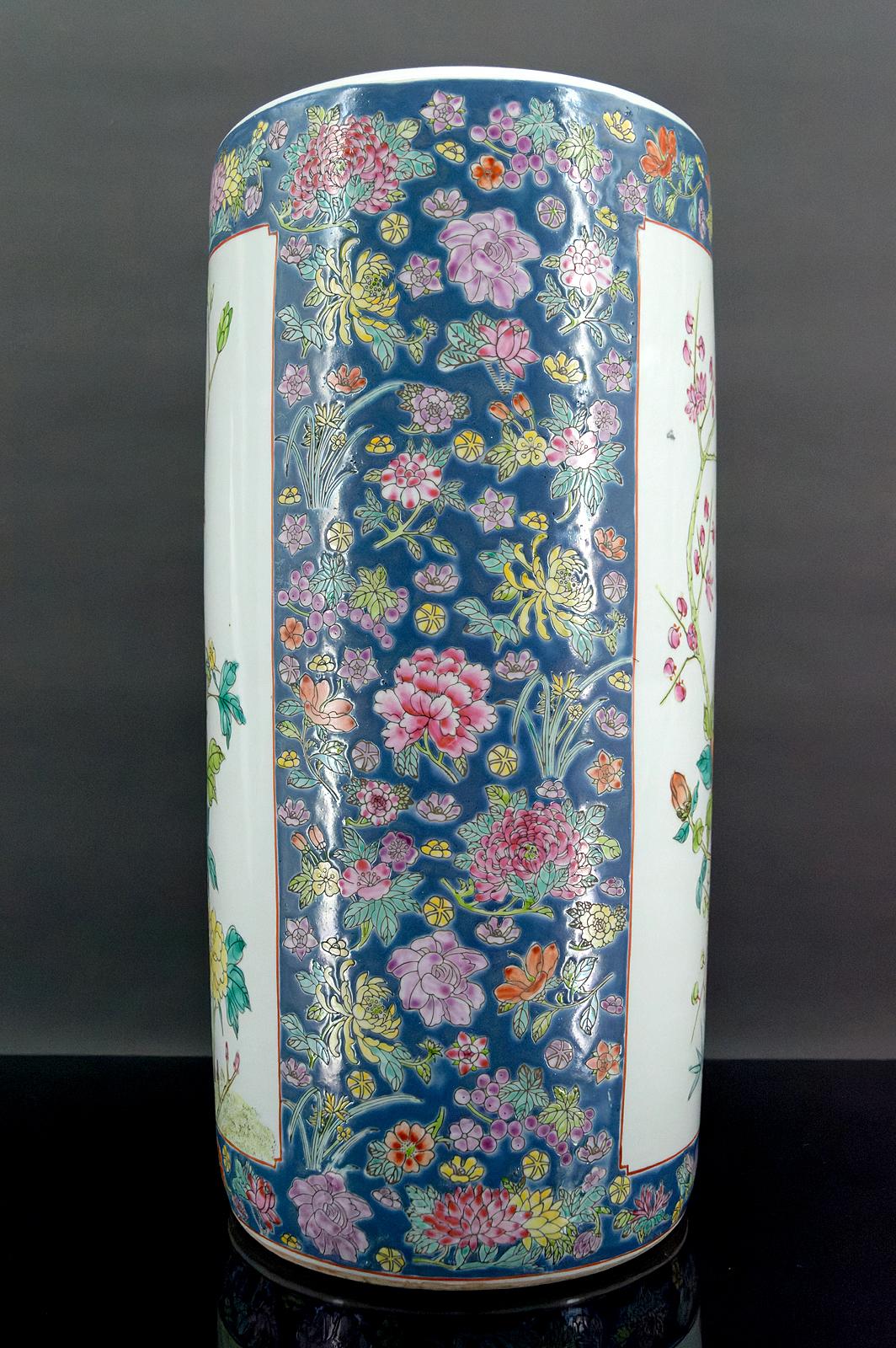 Céramique Important vase à roulettes, porte-parapluie/canne, Chine, Quing, début du 20e siècle en vente
