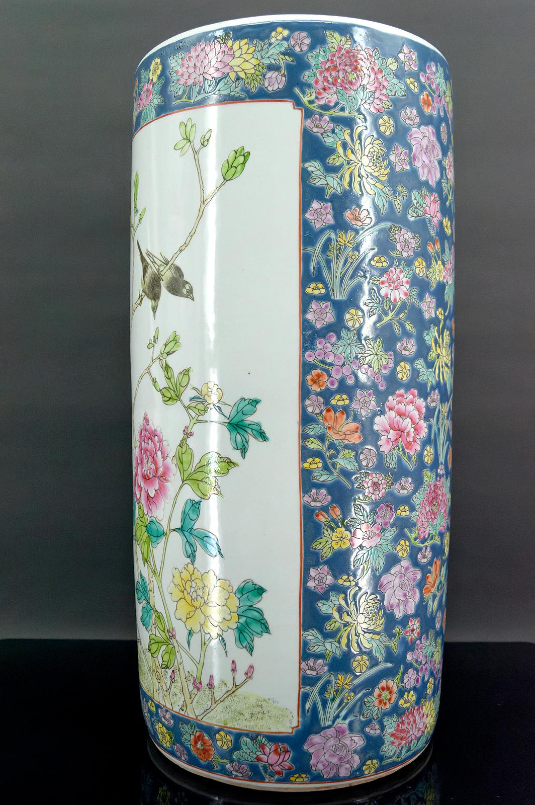 Céramique Important vase à roulettes, porte-parapluie/canne, Chine, Quing, début du 20e siècle en vente