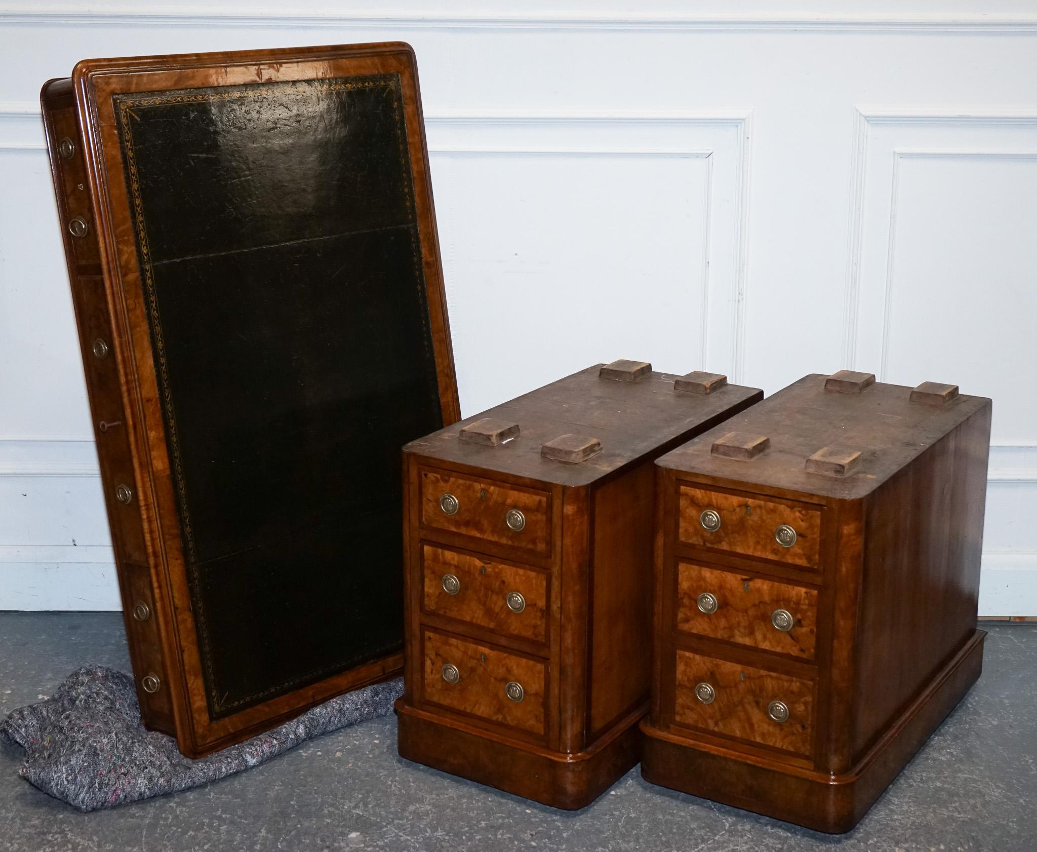 IMPORTANT BUREAU DE PÉDESTAL ROYAL DRUCE & CO LONDON 1840's RESTORED BURR WALNUT TWIN PEDESTAL DESTINATION en vente 1