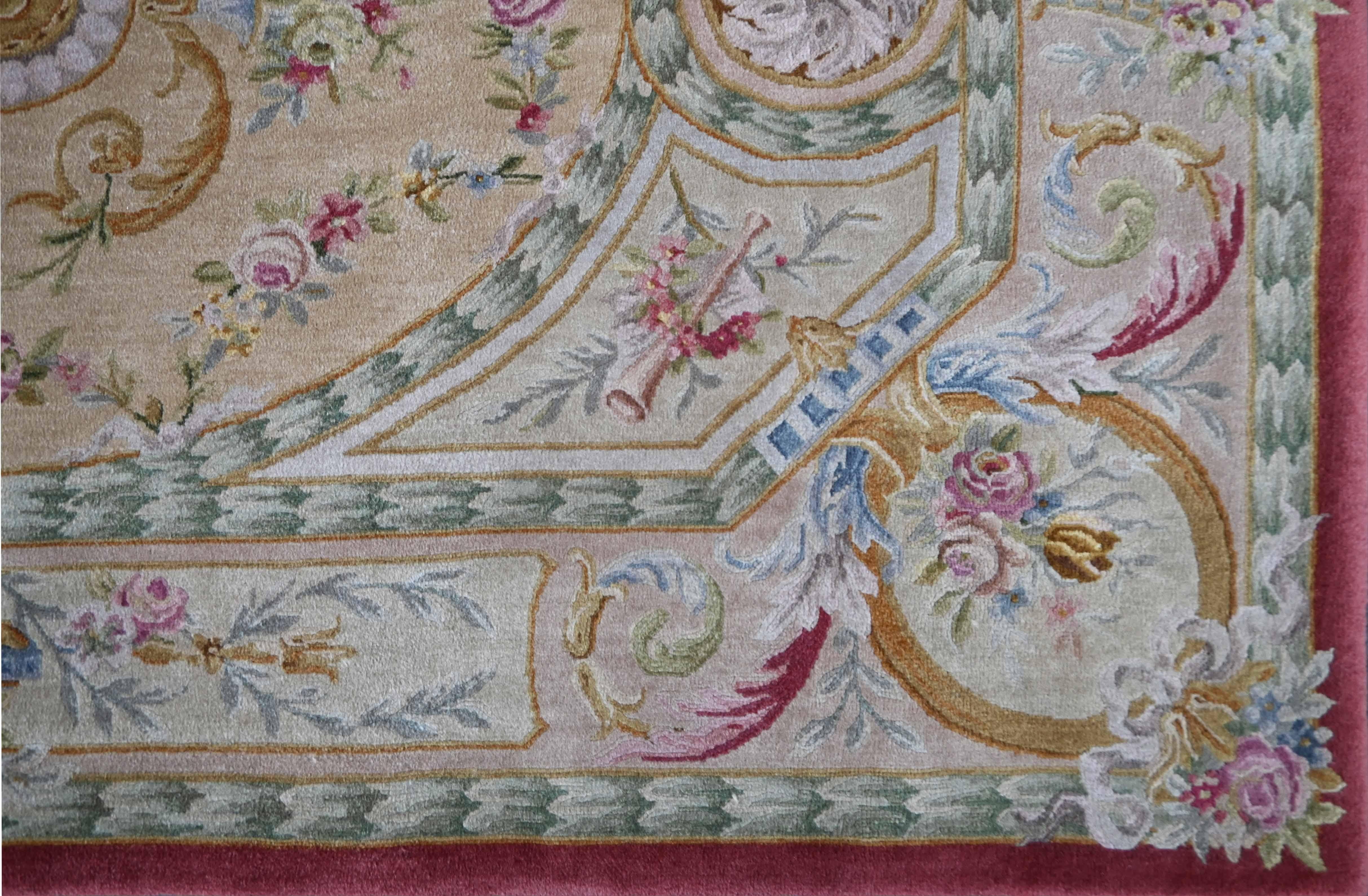 Hand-Woven Important Royale French Carpet from the Savonnerie factory - 2m70x1m70 - No 1557 For Sale