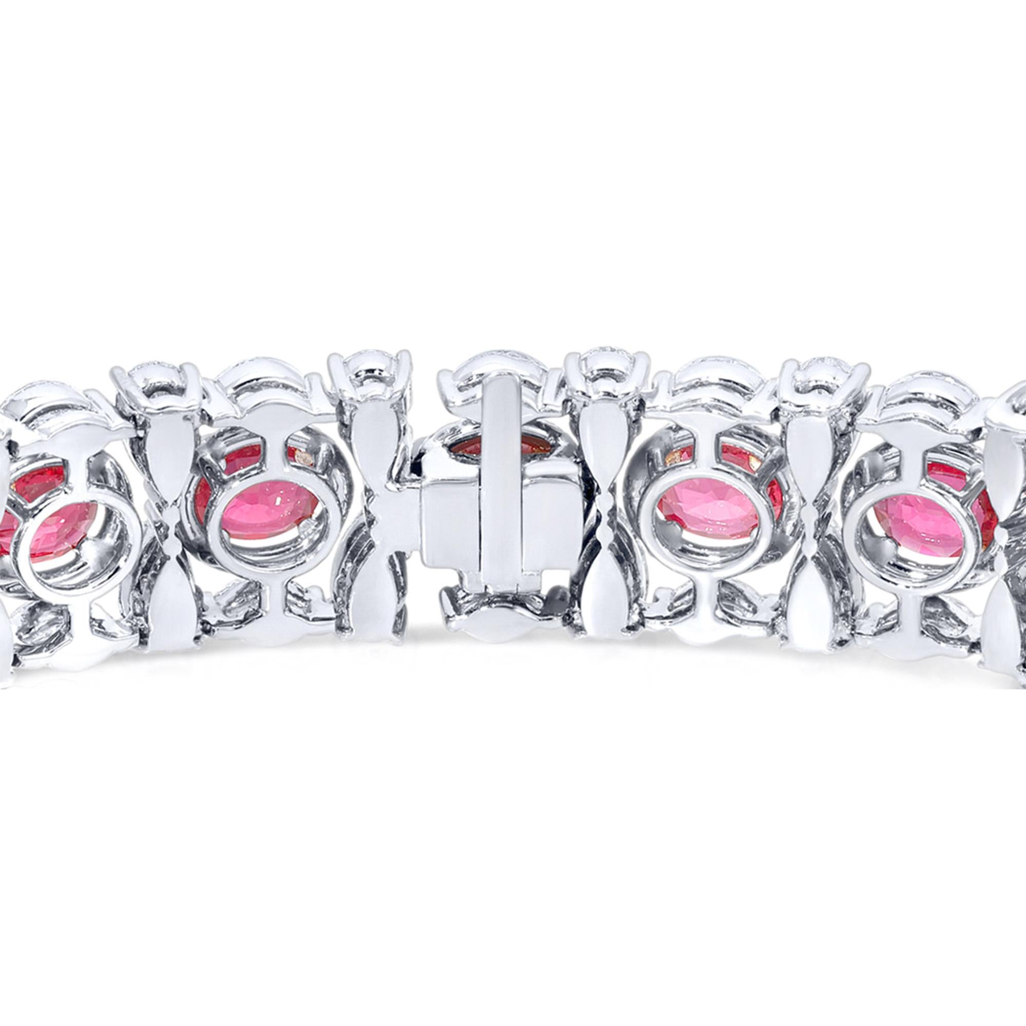 Mixed Cut Important Ruby and Diamond Bracelet 30.9 Carats 18K Gold For Sale