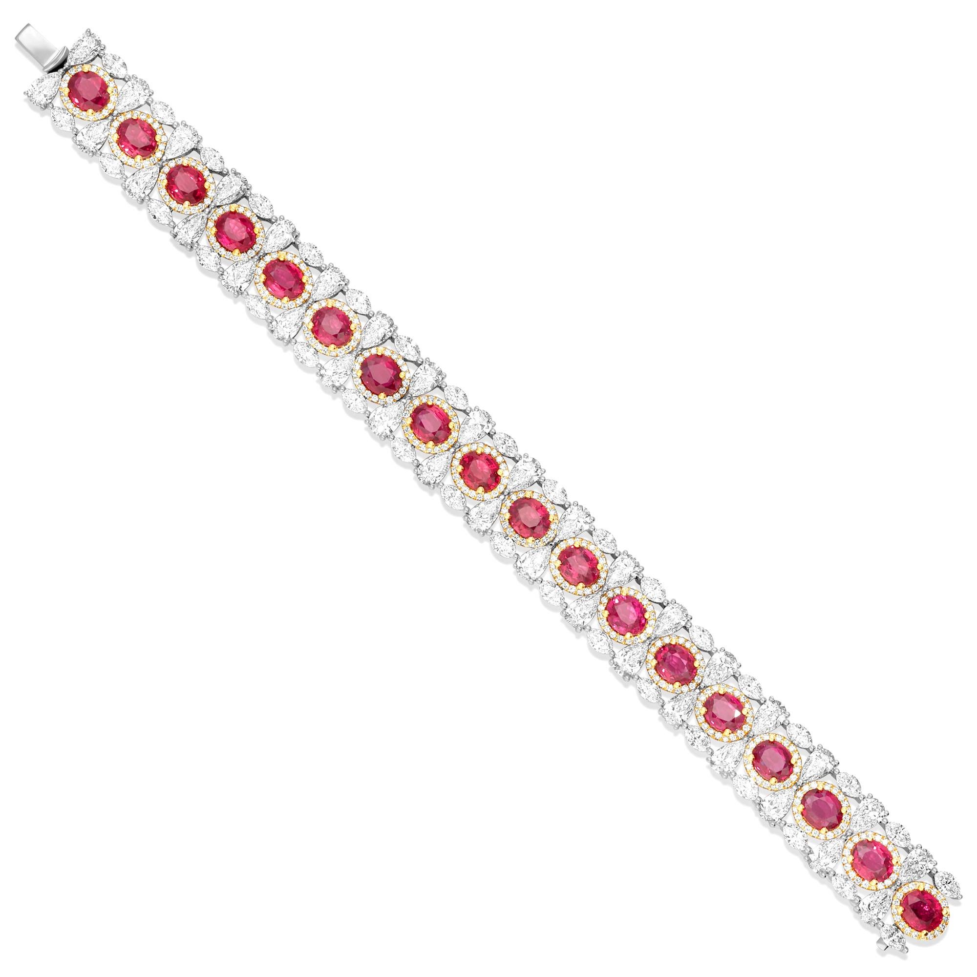 Important Ruby and Diamond Bracelet 30.9 Carats 18K Gold In Excellent Condition For Sale In Aliso Viejo, CA