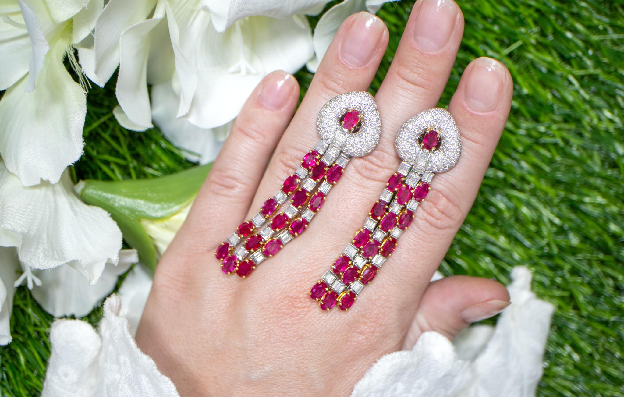 Art déco Important Boucles d'oreilles chandelier en rubis et diamants 19 carats or 18K en vente