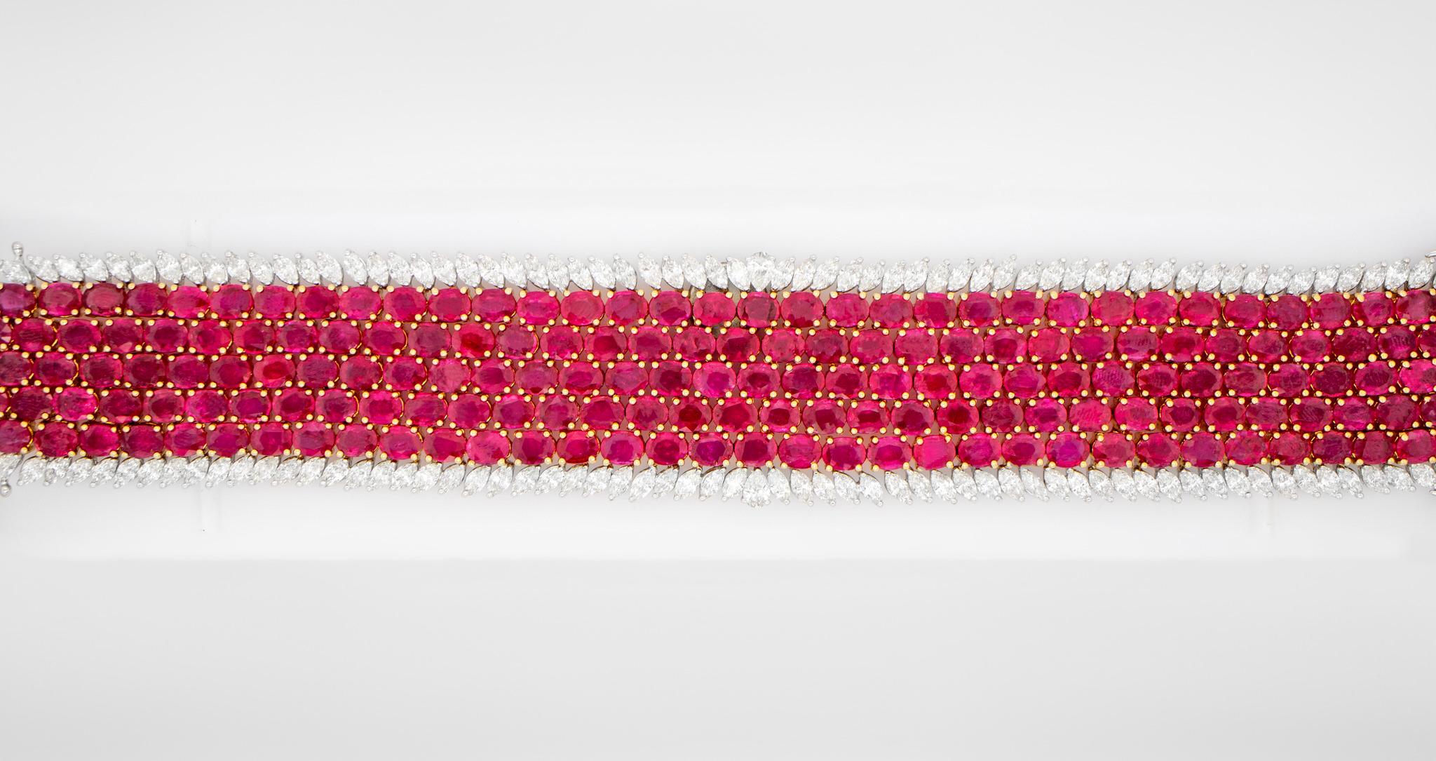 Importante bracciale di rubini con diamanti 86,2 carati in oro 18 carati in vendita 6