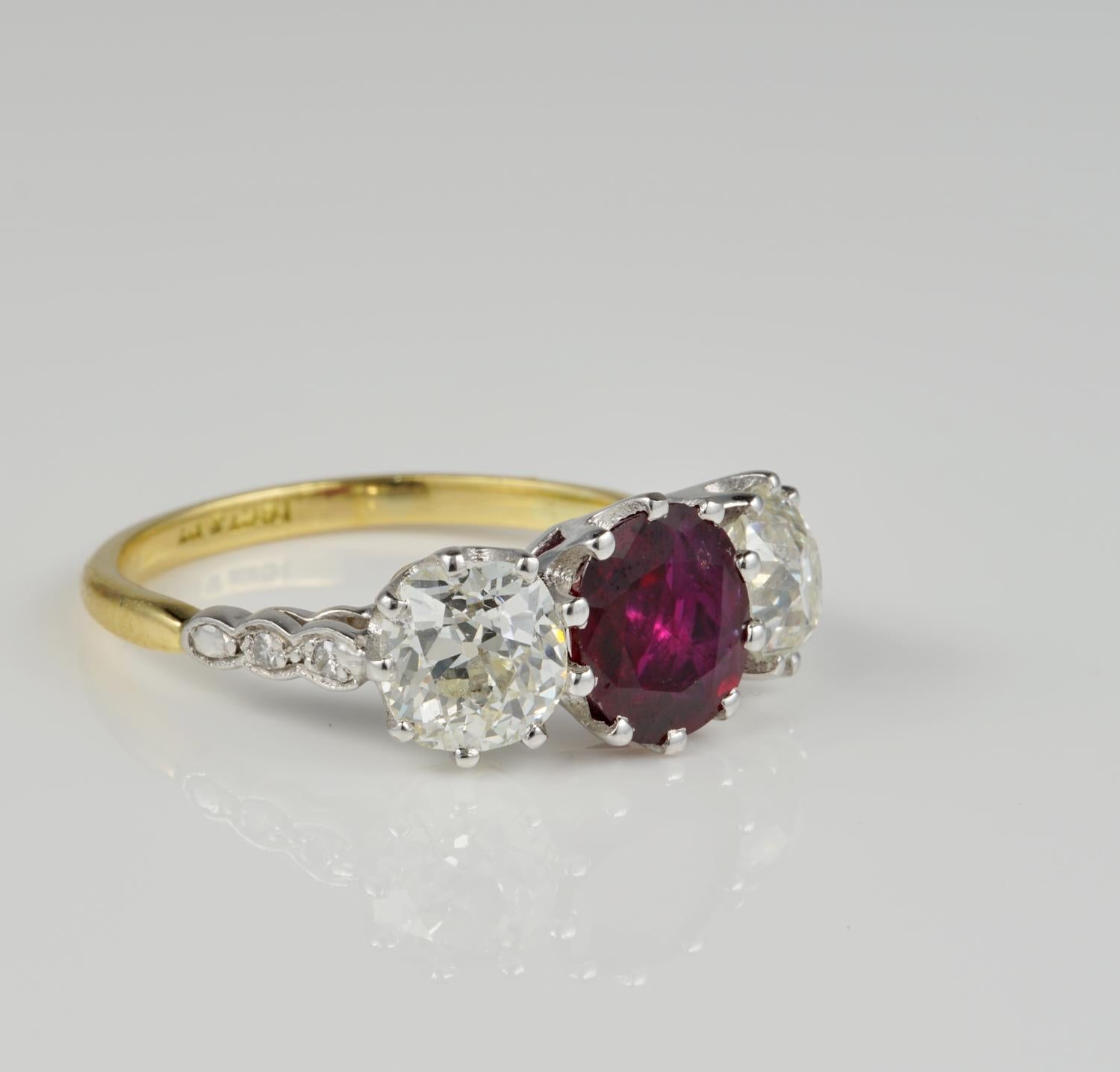 An important, authentic Edwardian Ruby and Diamond ring, in exquisite and unique trilogy version, dating 1900 ca.
Ring of this type can be counted as very few available worldwide, however this is one of the most exquisite between all
The very fine