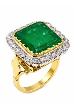 Importante anello vintage con smeraldo russo e diamanti, oro 18 carati, Londra 1975