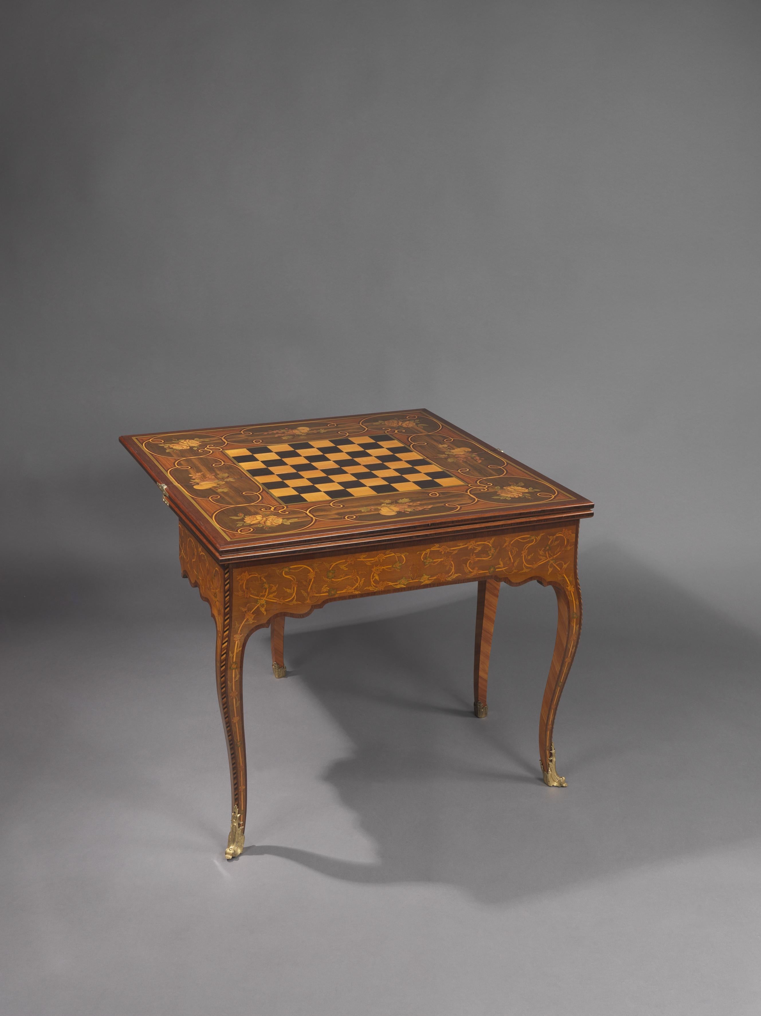 Importante table de jeu à trois tours d'envergure de la période impériale russe, vers 1820 Bon état - En vente à Brighton, West Sussex