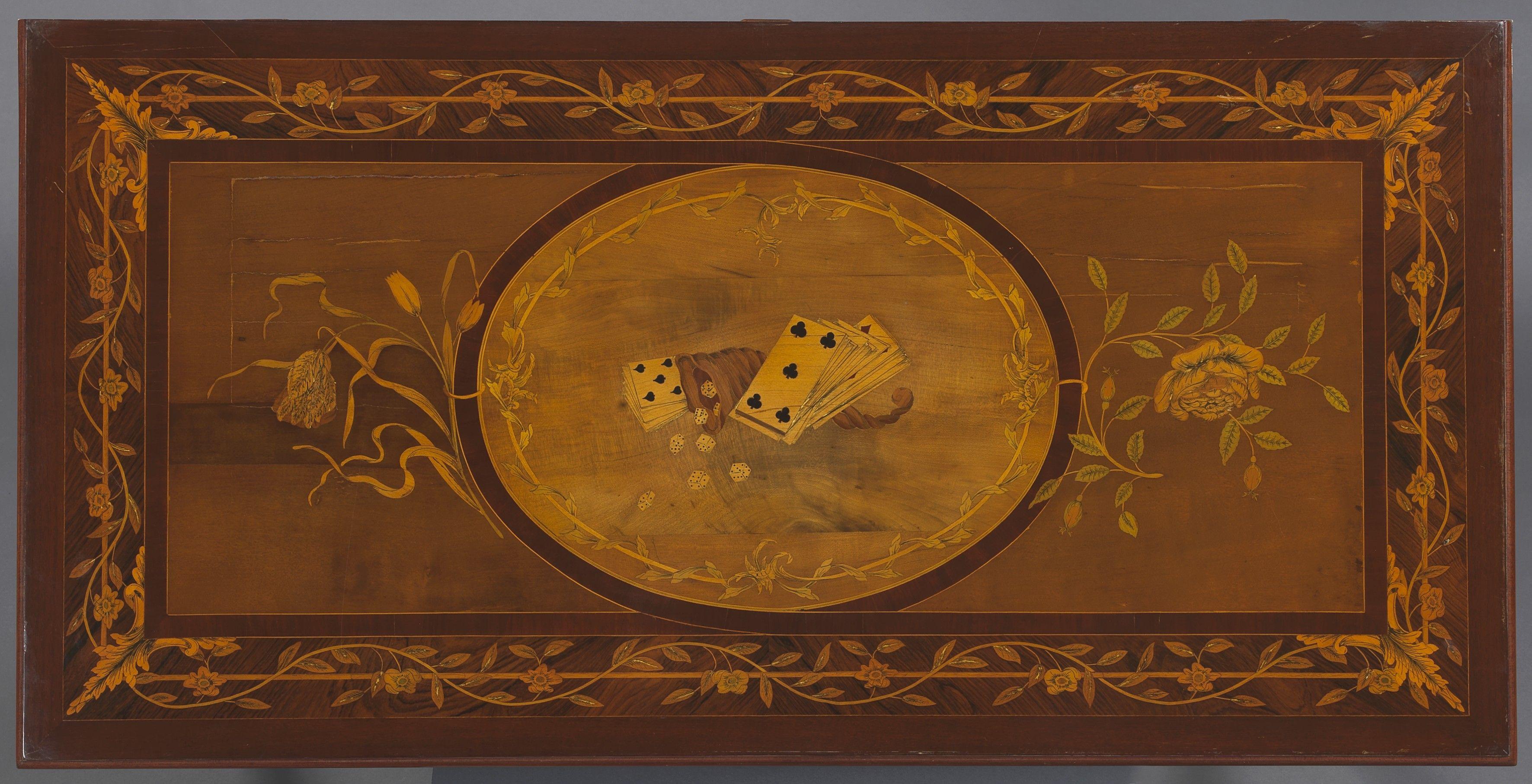 Dreifacher Spieltisch aus der russischen kaiserlichen Periode, um 1820 (19. Jahrhundert) im Angebot