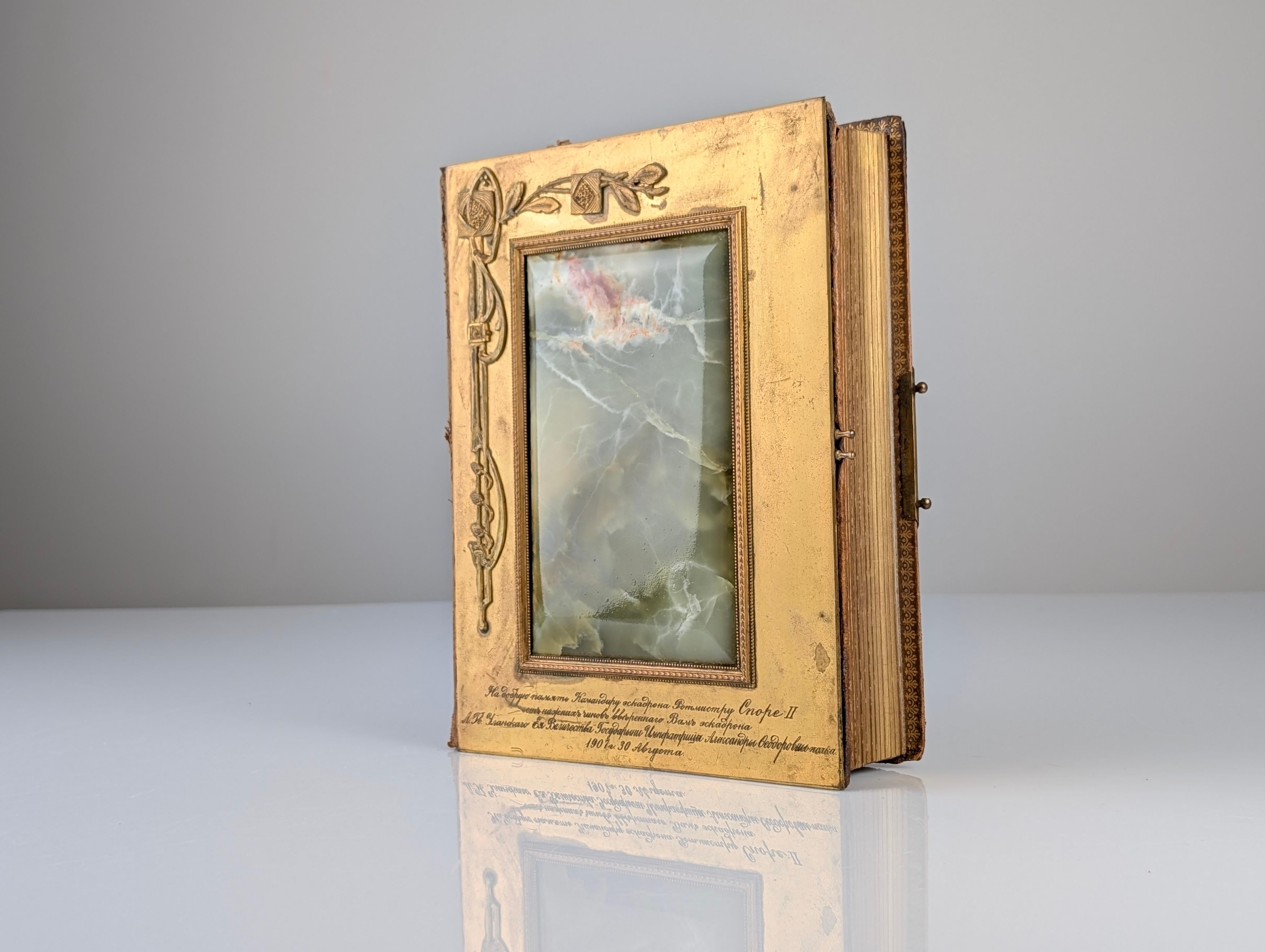 Important album photo impérial russe, bronze doré, onyx, 1907 en vente 1