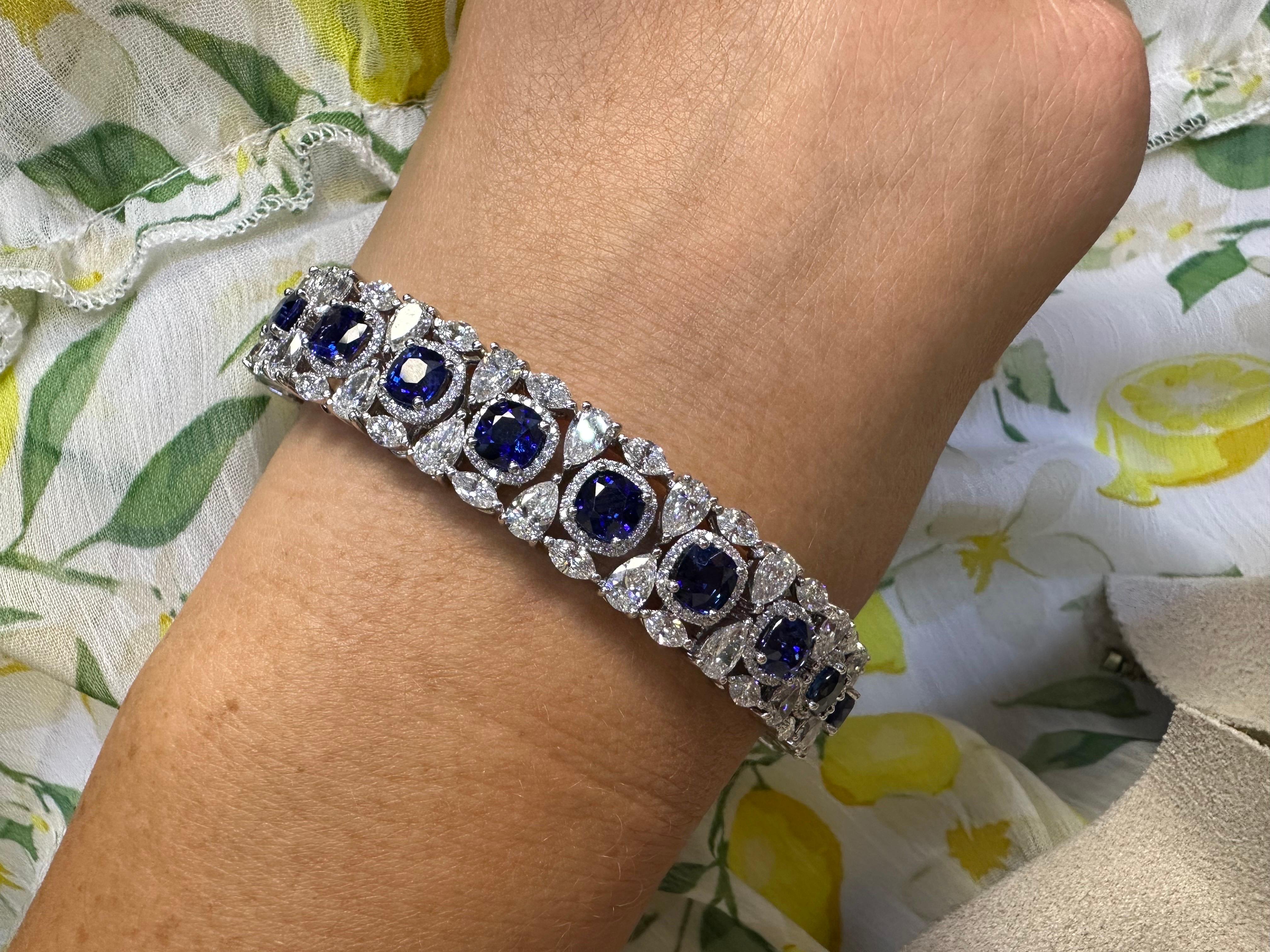 Important Sapphire & Diamond bracelet in 18KT white gold RARE In New Condition For Sale In Boca Raton, FL