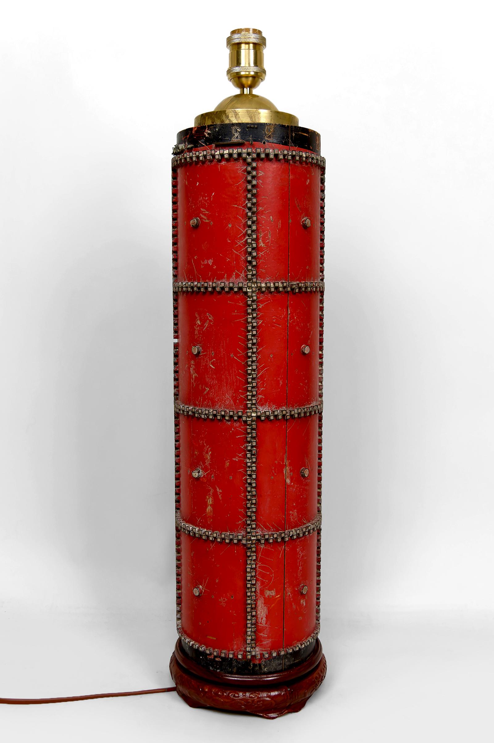 Importante Lámpara Escultórica - Rodillo de Impresión Art Decó Industrial Vintage - Circa 1920-1930

Esta lámpara excepcional, una pieza sublime y poco común, se ha fabricado a partir de un rodillo de impresión original utilizado en su día para la