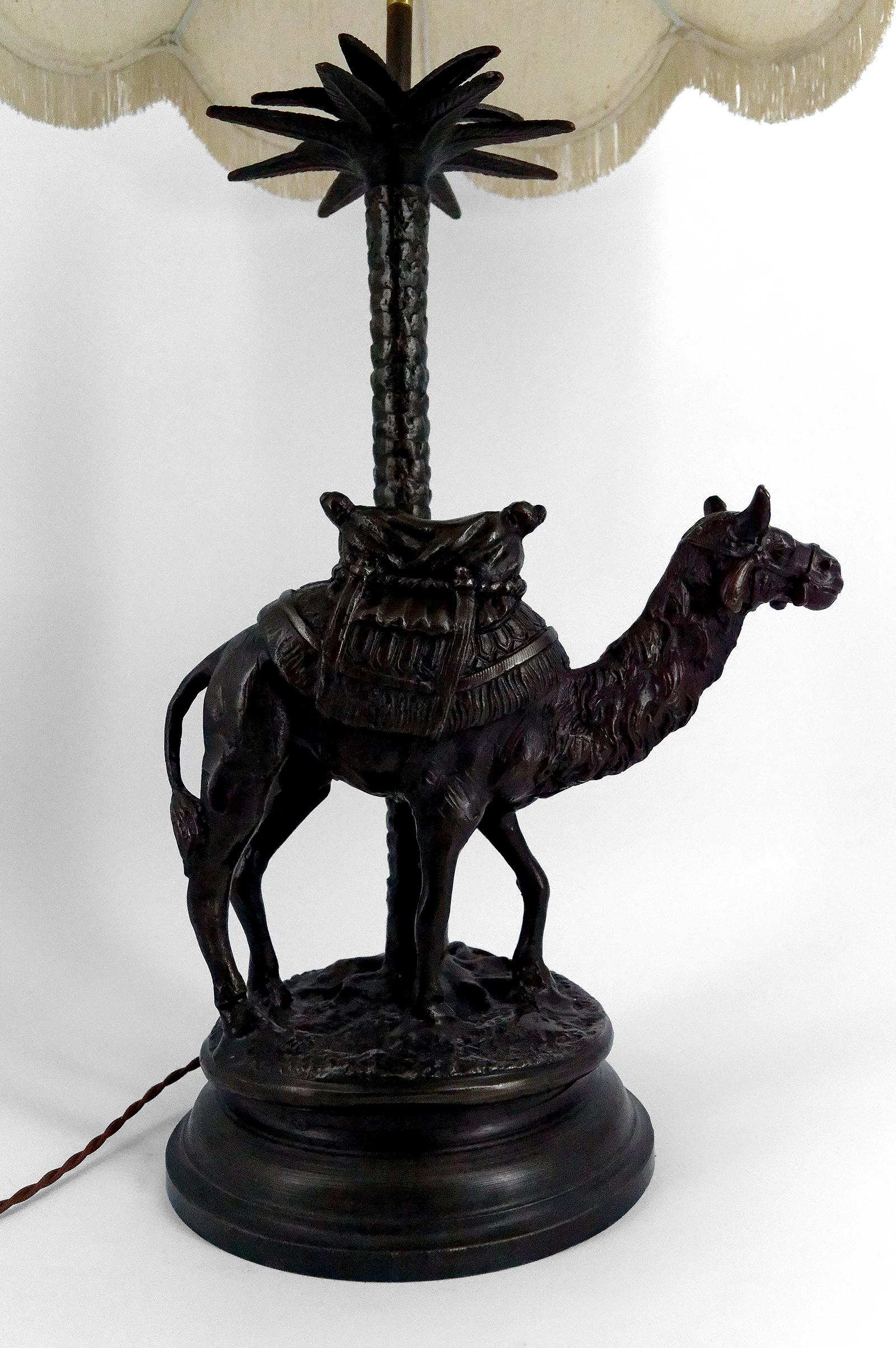 Important Sculptural Orientalist Lamp in Bronze, 