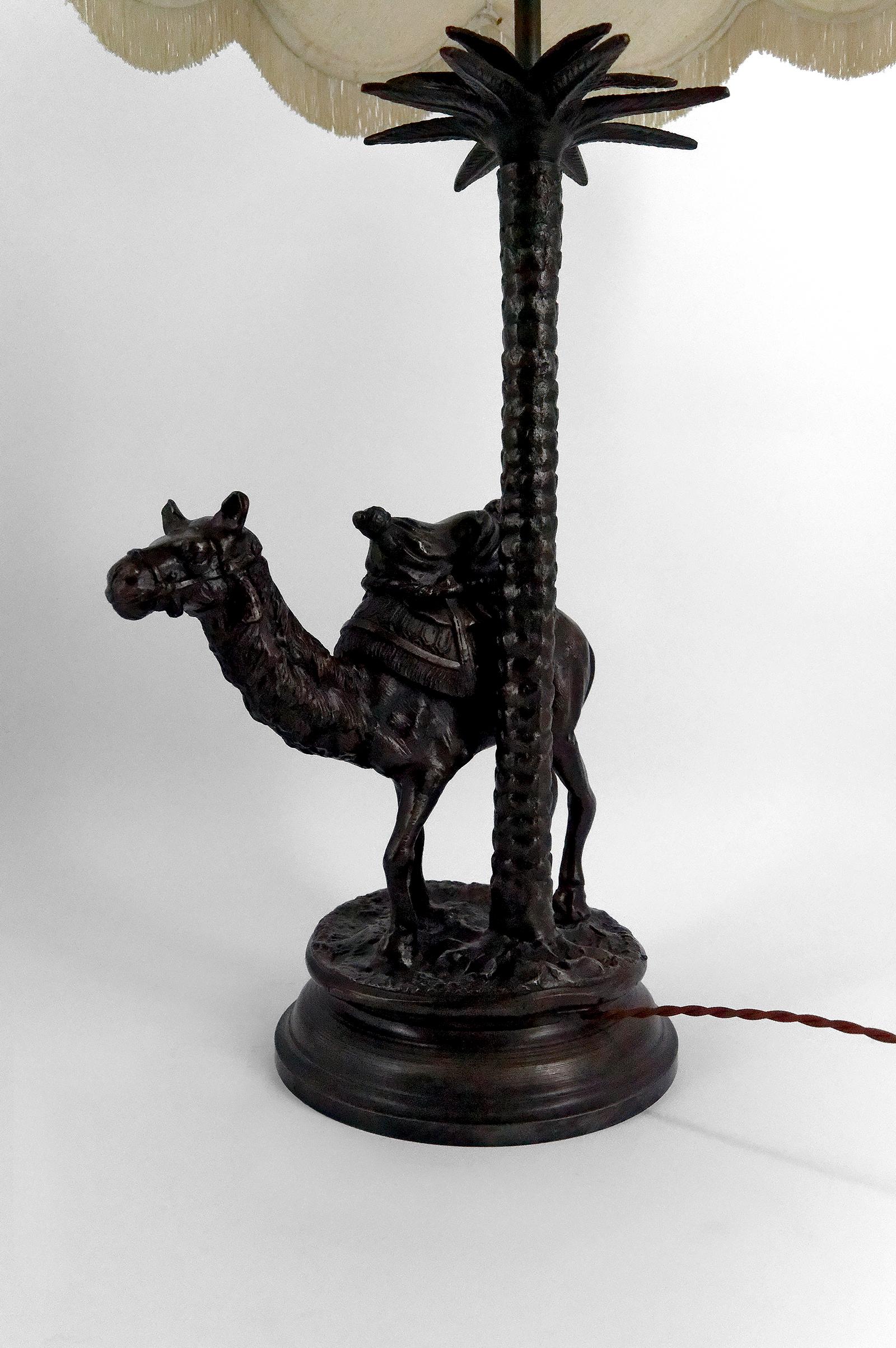Important Sculptural Orientalist Lamp in Bronze, 