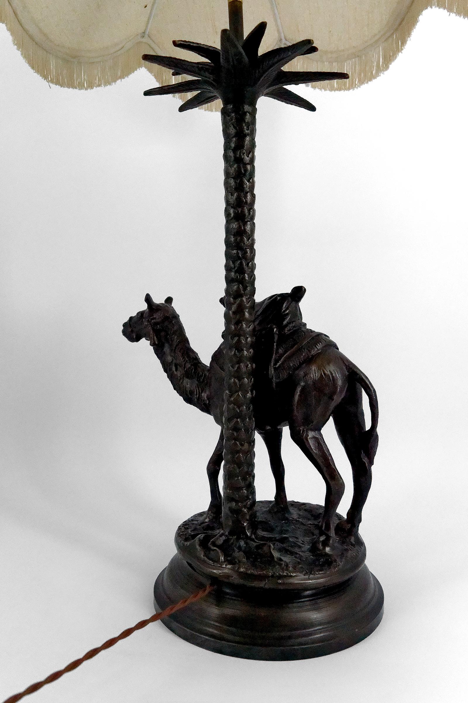 Important Sculptural Orientalist Lamp in Bronze, 