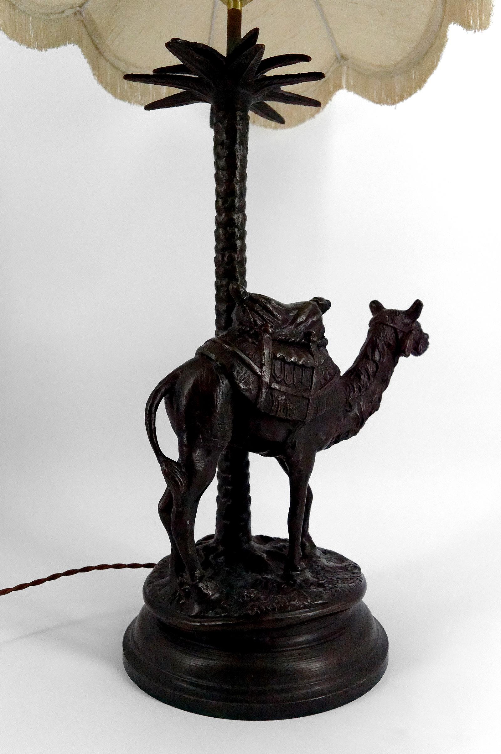 Important Sculptural Orientalist Lamp in Bronze, 