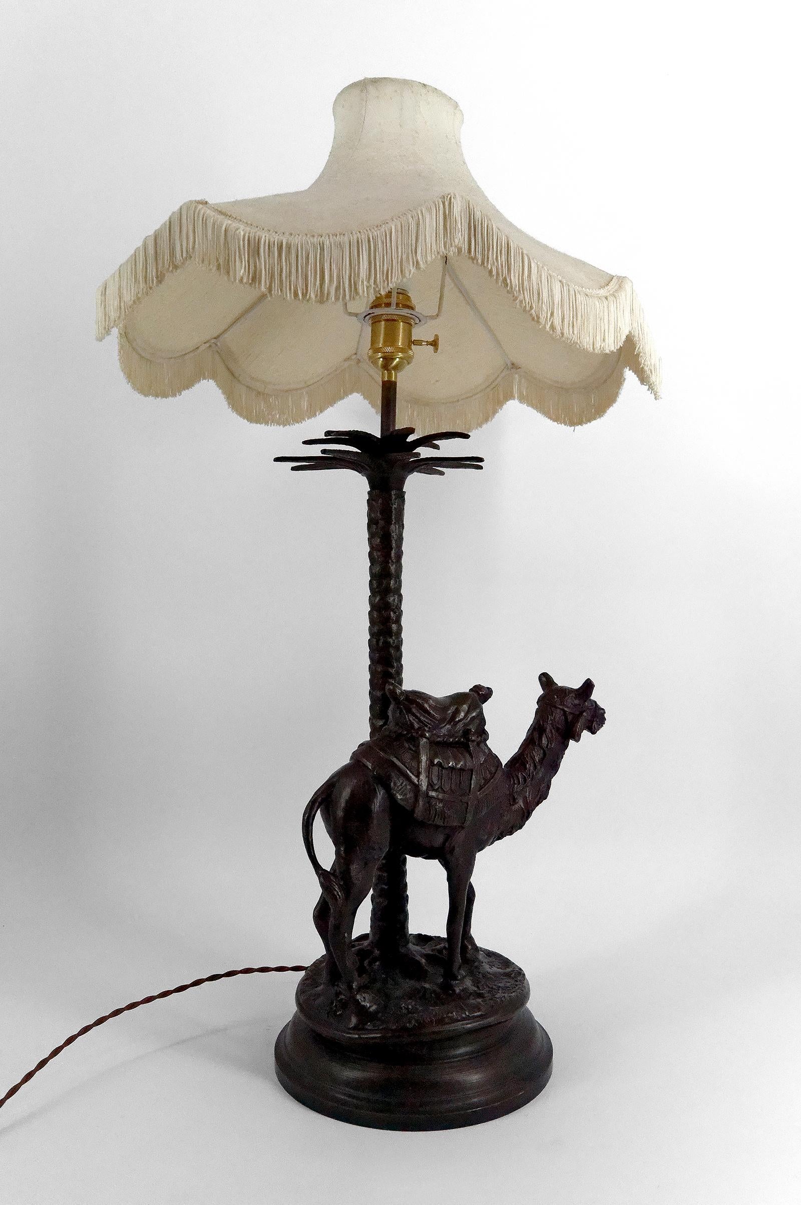 Important Sculptural Orientalist Lamp in Bronze, 