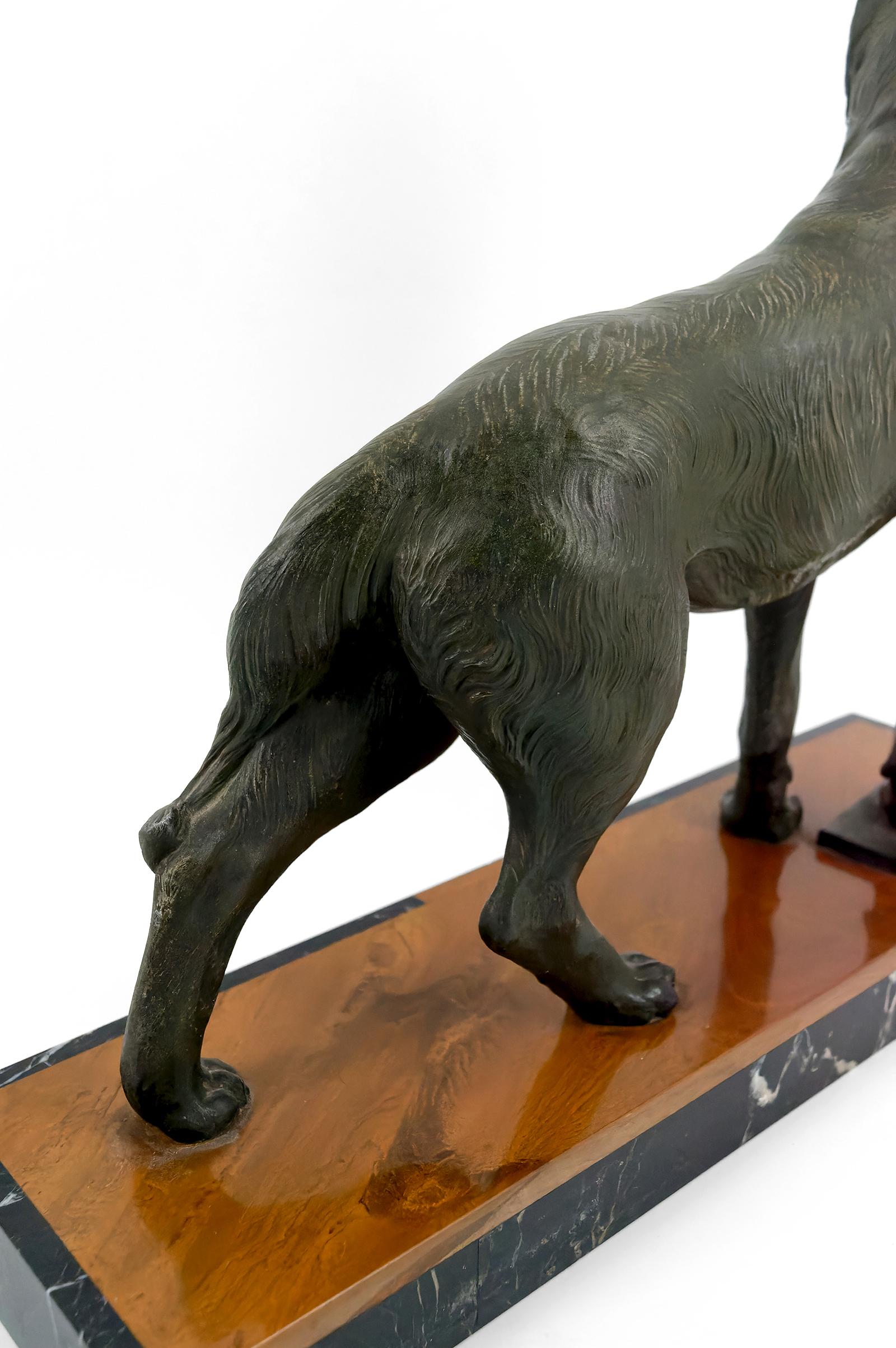 Importante scultura di un pastore tedesco, Trofeo per la sfida di Perrier, 1942 in vendita 8