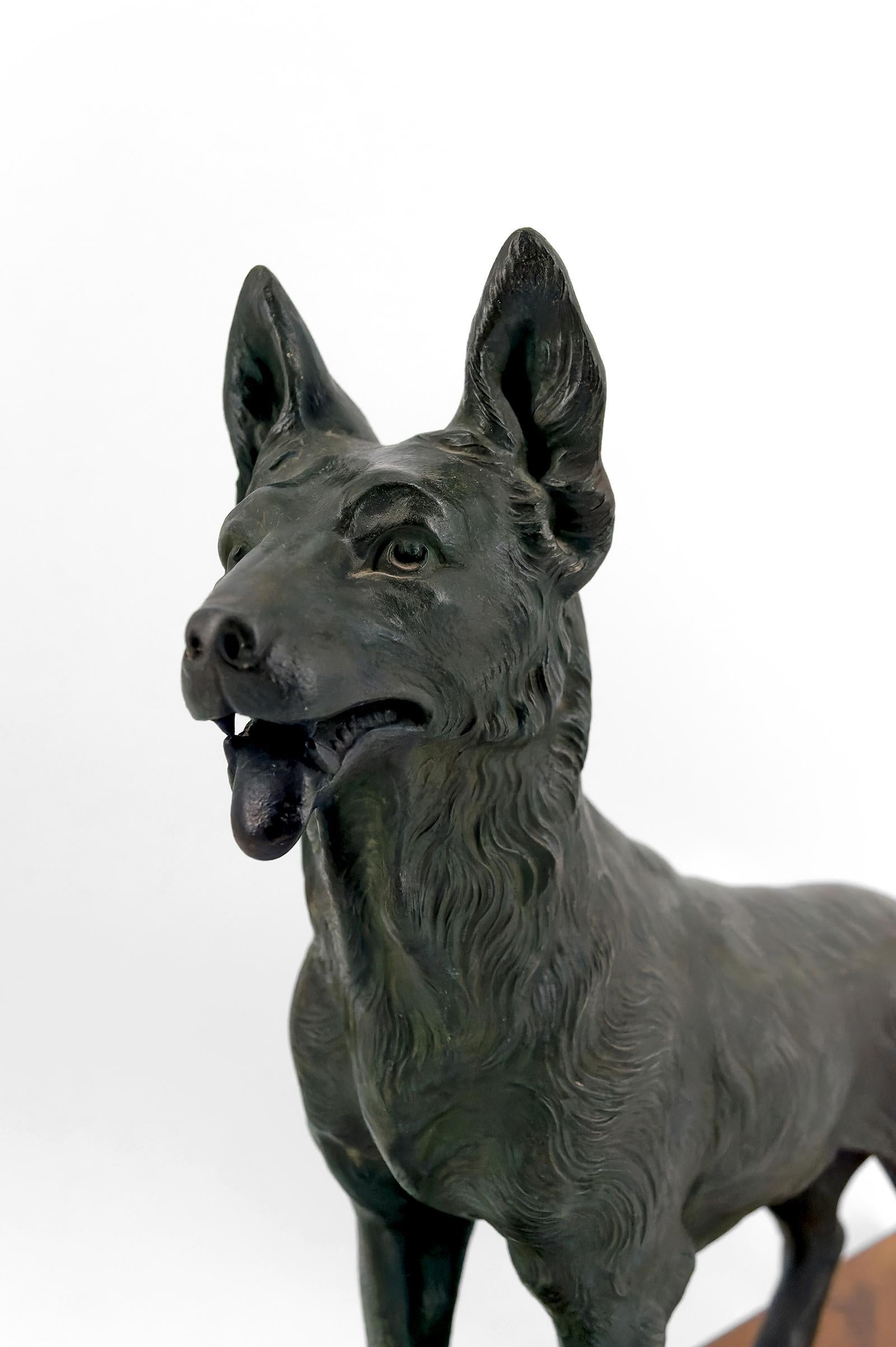 Importante scultura di un pastore tedesco, Trofeo per la sfida di Perrier, 1942 in vendita 1