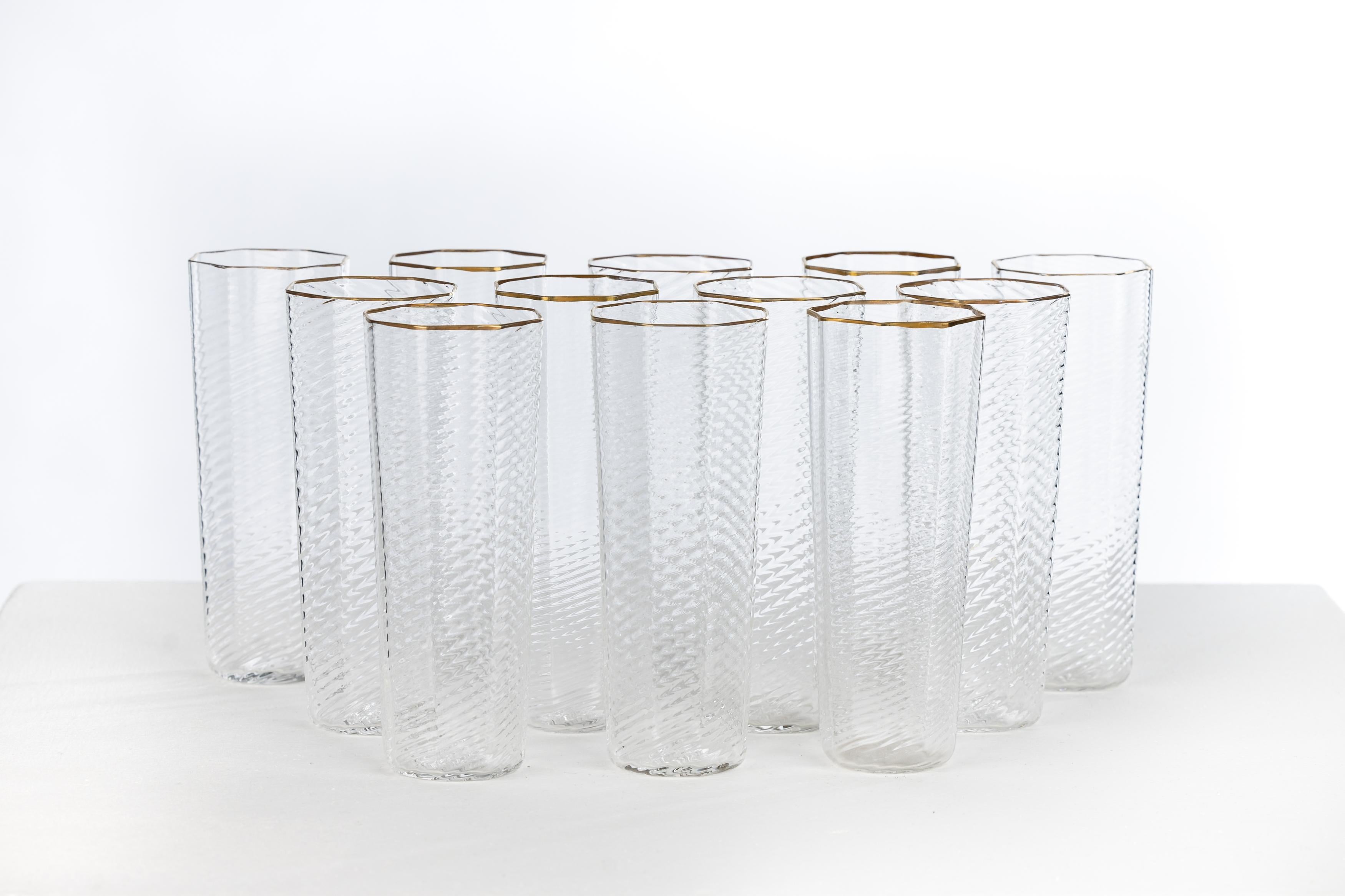 Importante juego de 12 vasos, vajilla, oro, diseño Murano Venini, años 70 Italia Hecho a mano en venta