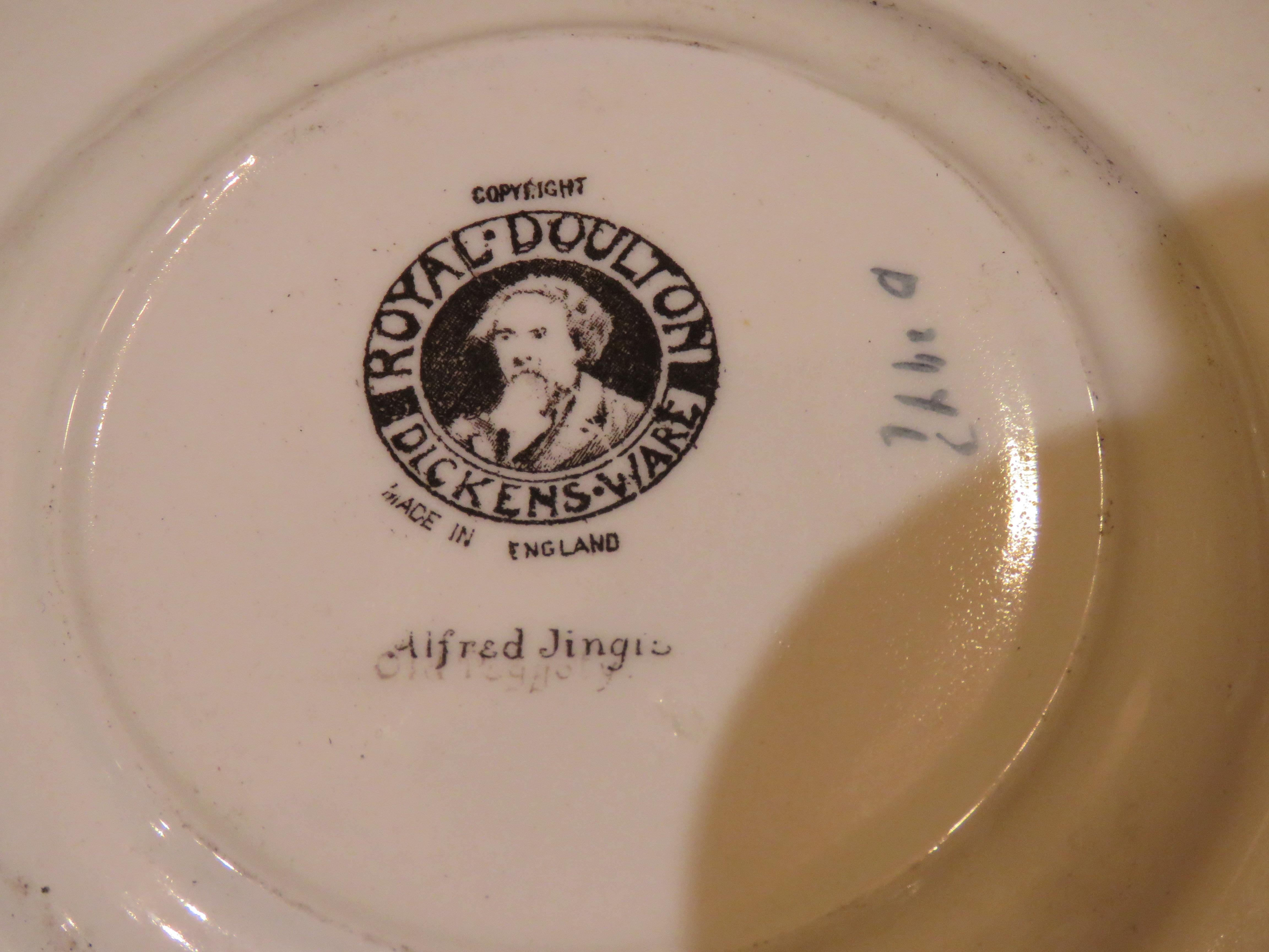 Important Set of 8 Original Royal Doulton England Painted Porcelain Dish Plates For Sale 2
