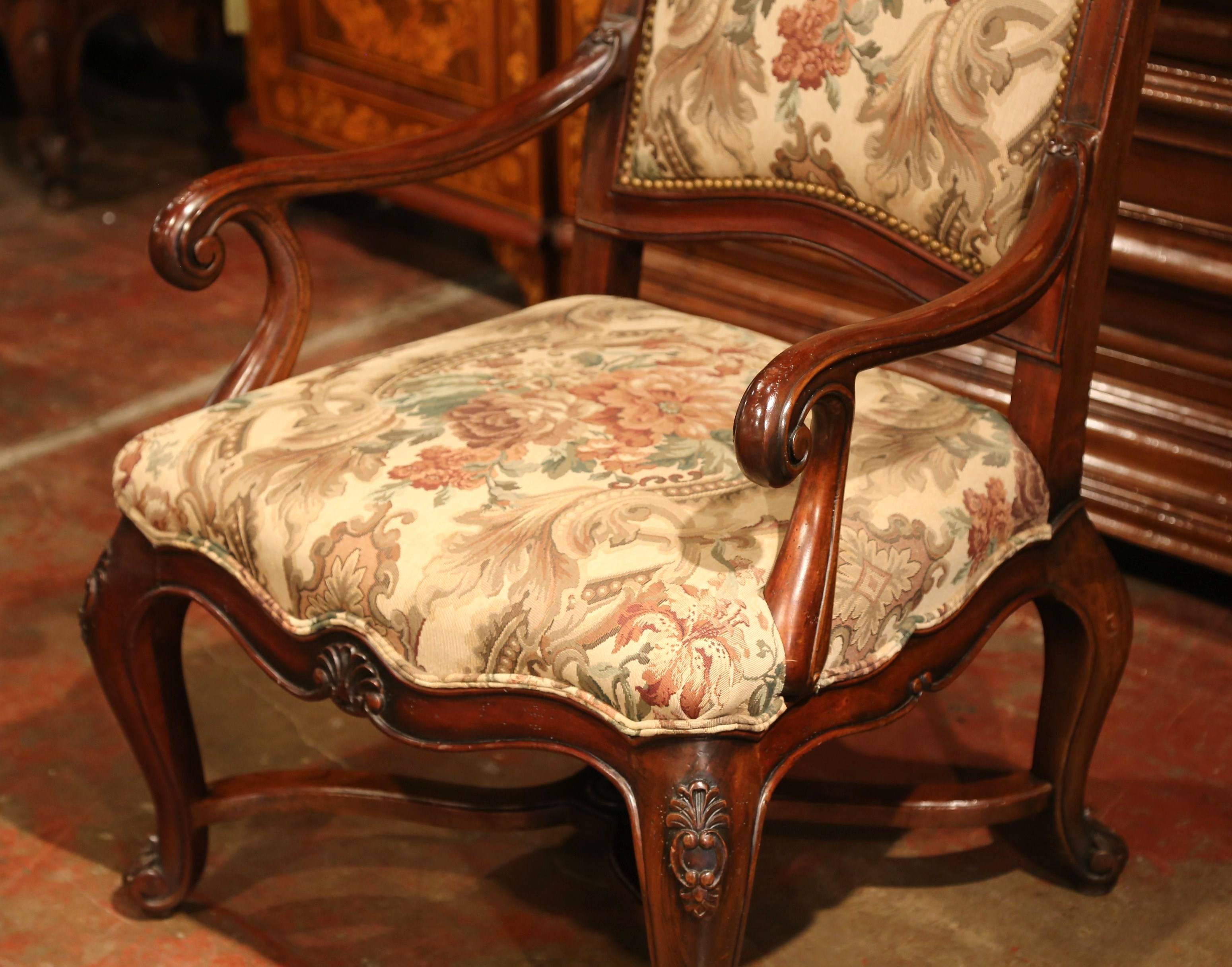20th Century Set of Eight French Carved Walnut Dining Chairs and Armchairs