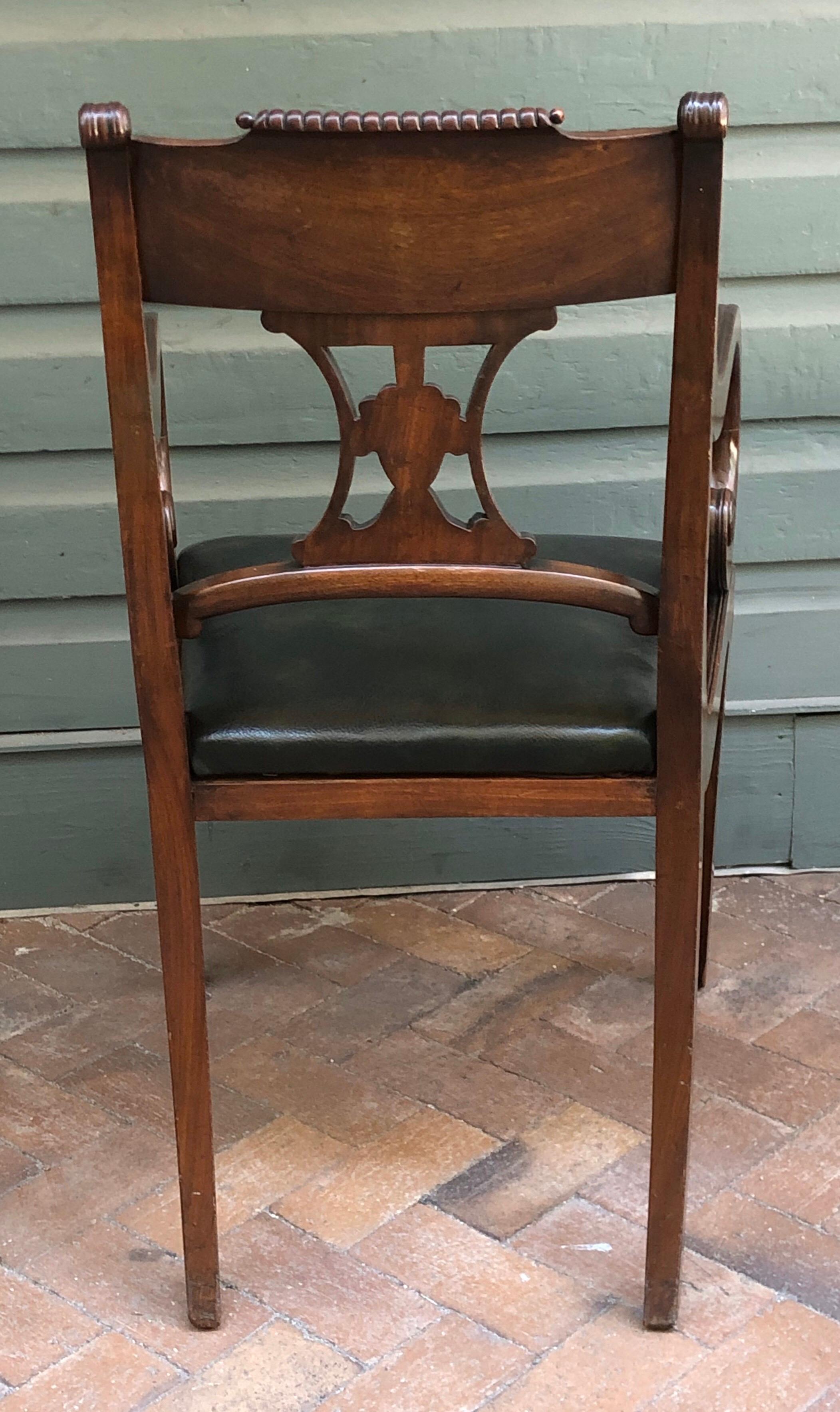 Intagliato Importante set di otto sedie da pranzo in mogano del periodo Regency, inizio XIX secolo in vendita