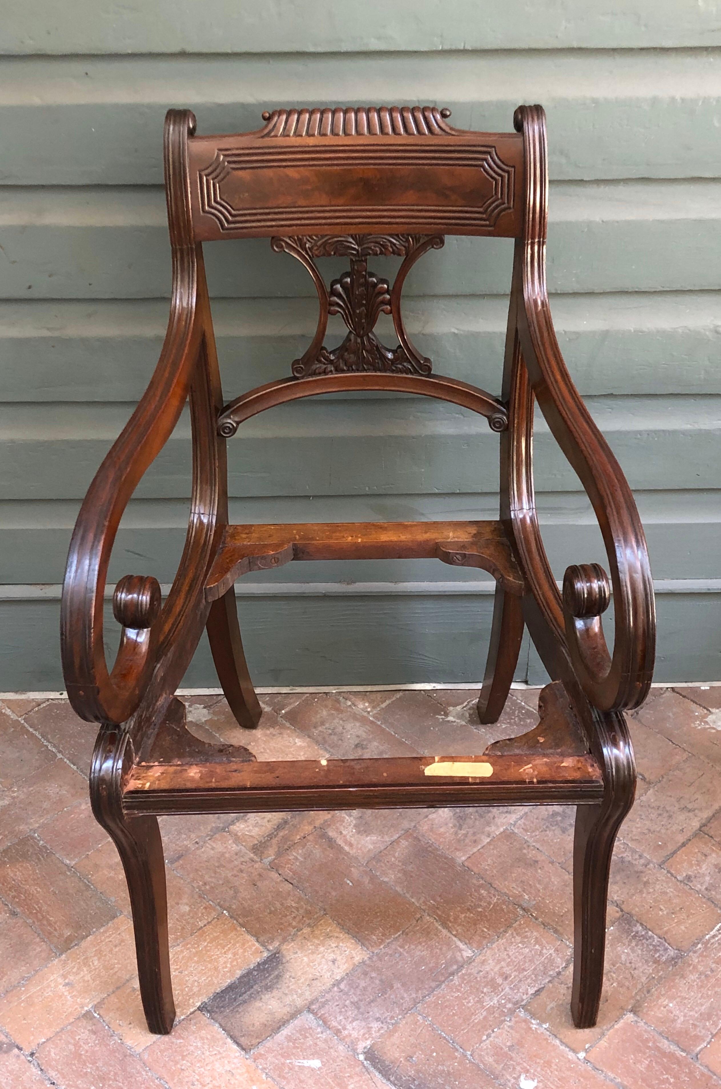 Important Set of Eight Regency Period Mahogany Dining Chairs, Early 19th Century In Good Condition For Sale In Charleston, SC