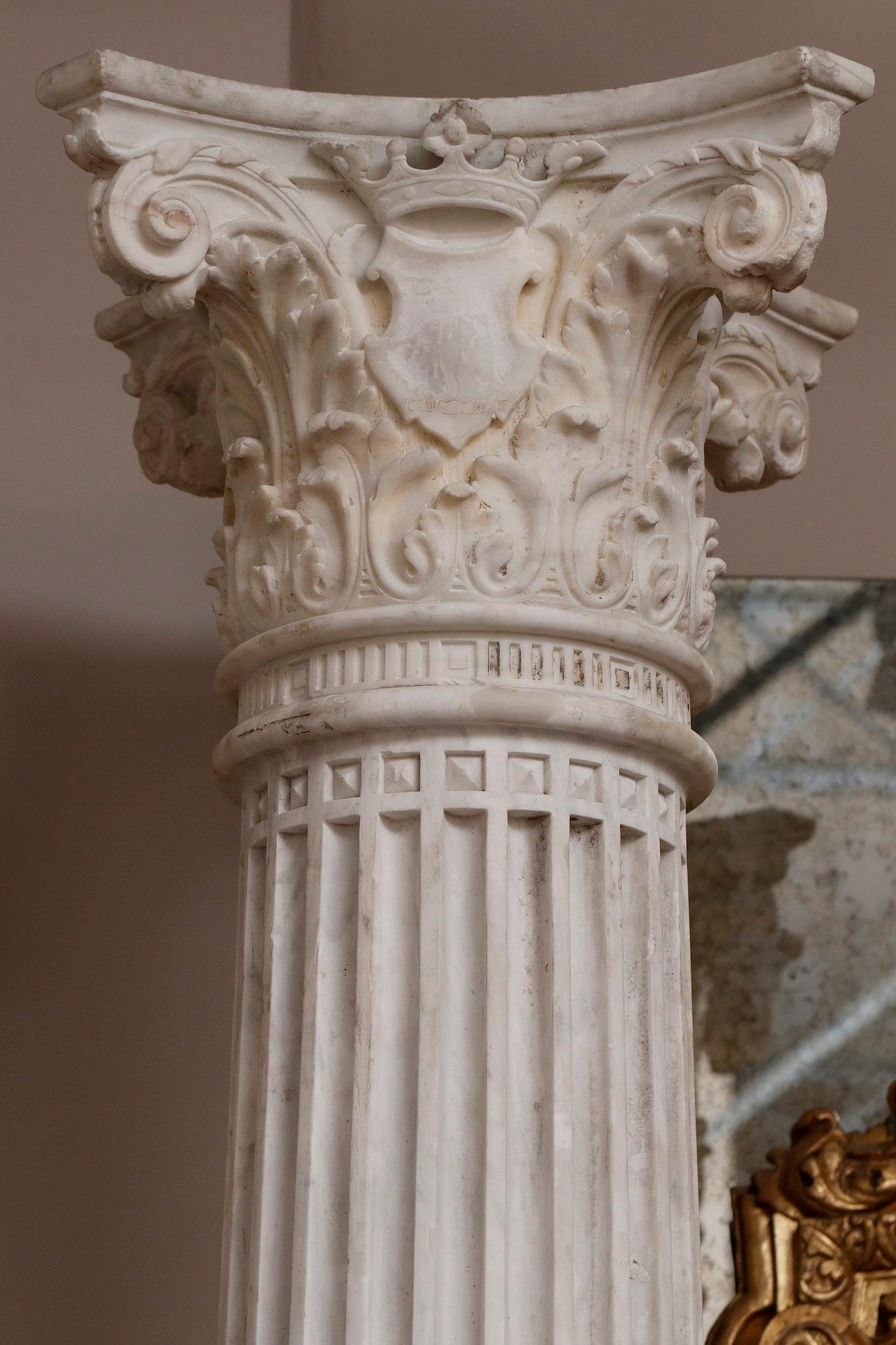 Important Set of Four Corinthians Carrara Marble Columns In Good Condition In PARIS, FR