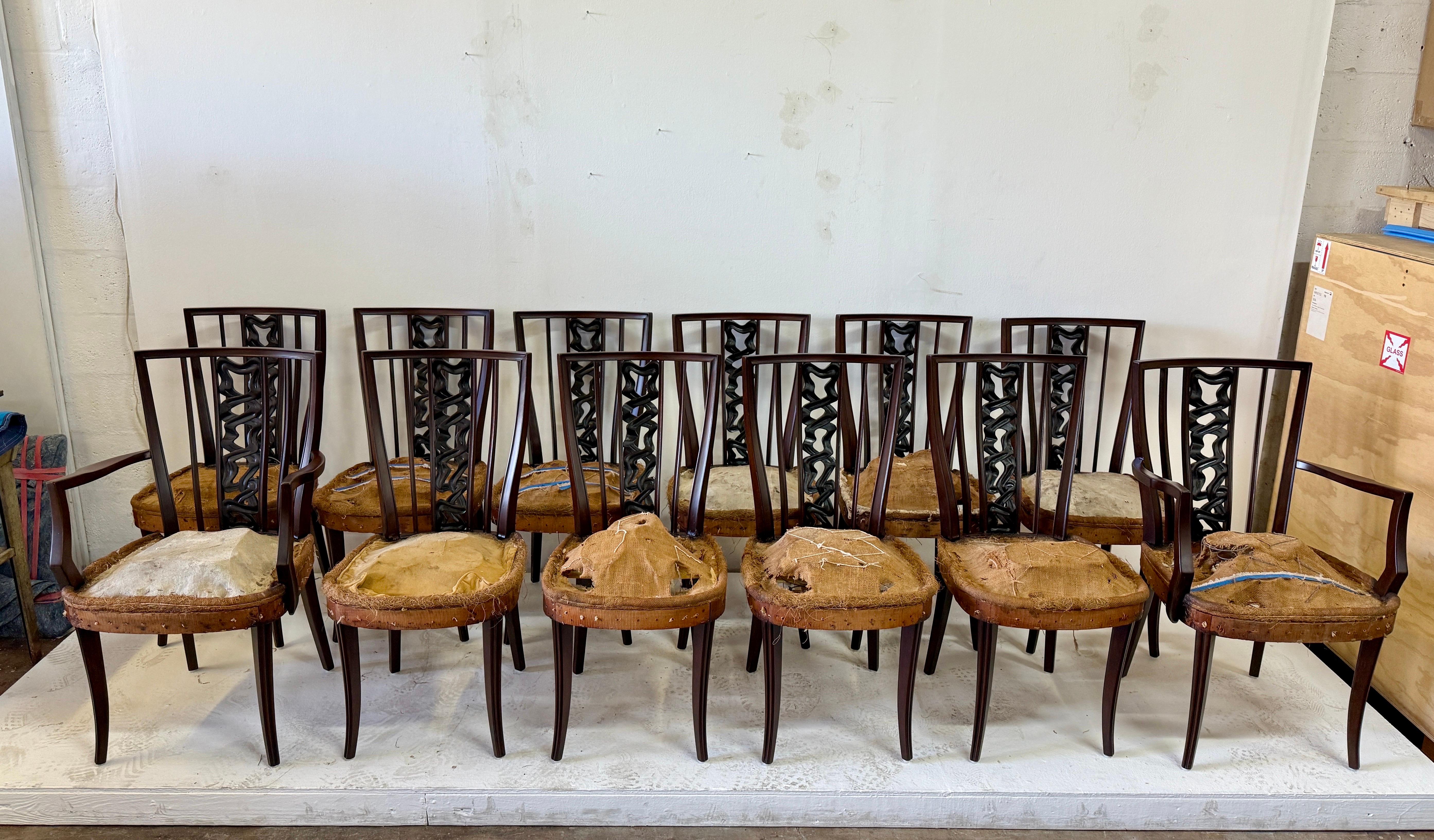 Sedie da pranzo in mogano di incredibile fattura con molle originali (pronte per il tuo tessuto) - attribuite a Osvaldo Borsani, Italia anni '40.  Dimensioni della poltrona larghezza: 22,25 pollici