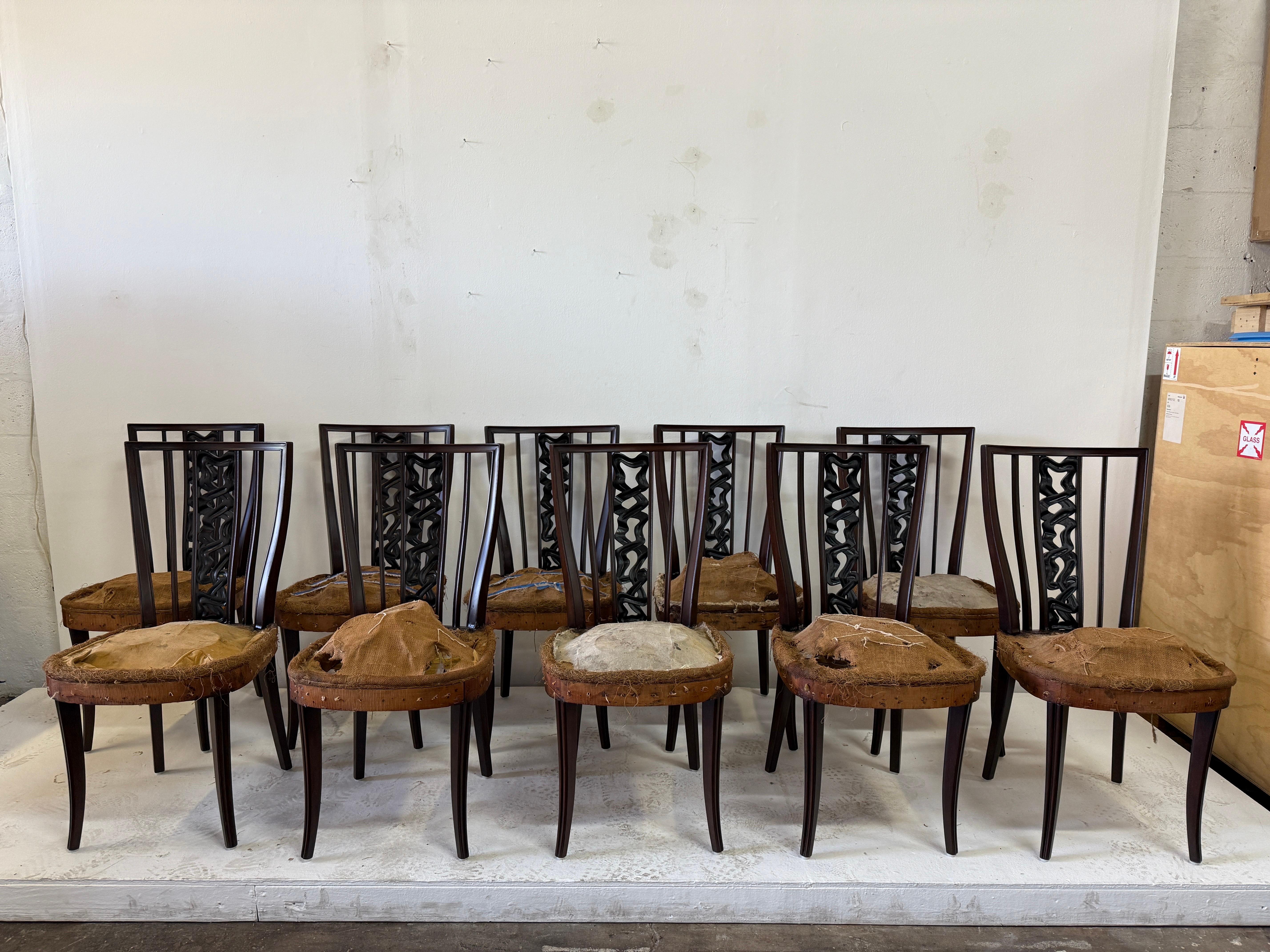 Importante set di dodici (12) sedie da pranzo italiane degli anni '40 in vendita 13