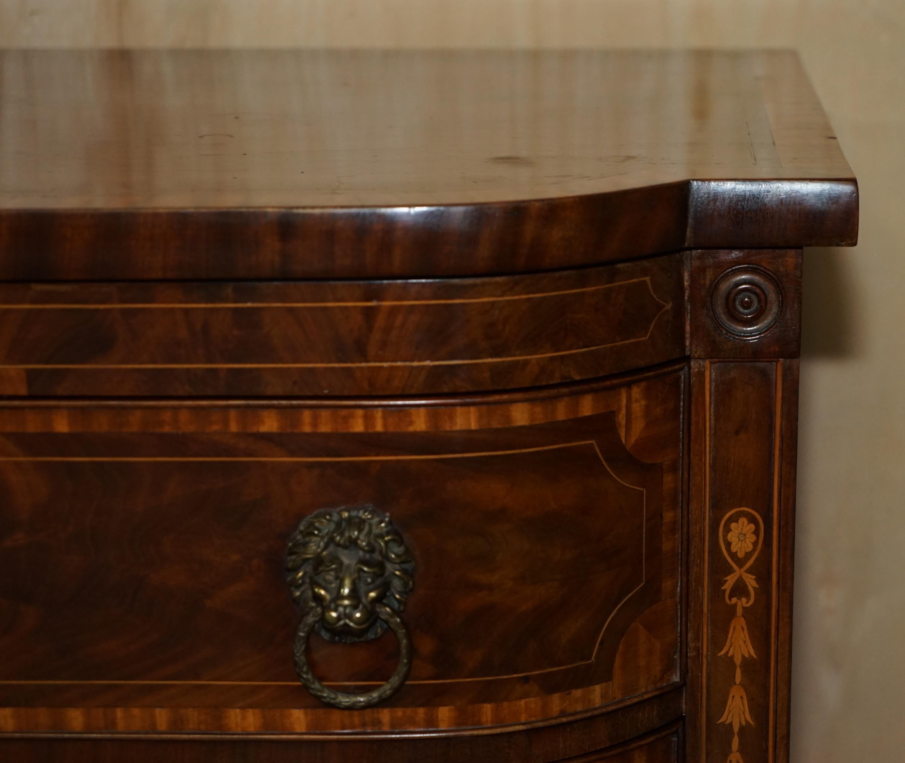 SHERATON 1859 DATED FLAMED HARDWOOD LION HEAD HANDLE CHEST OF DRAWERs (Handgefertigt) im Angebot