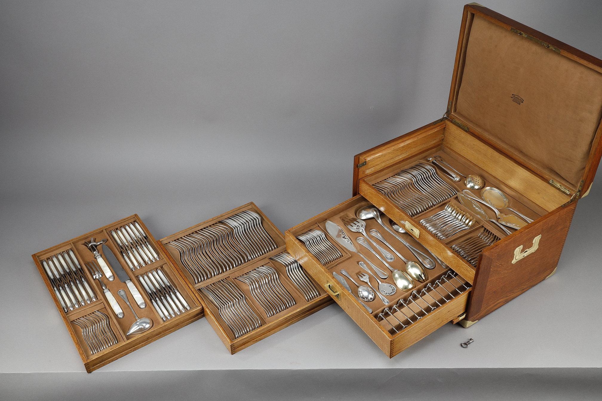 Importante cubertería de plata en su estuche original, Tétard Frères principios del siglo XX en venta
