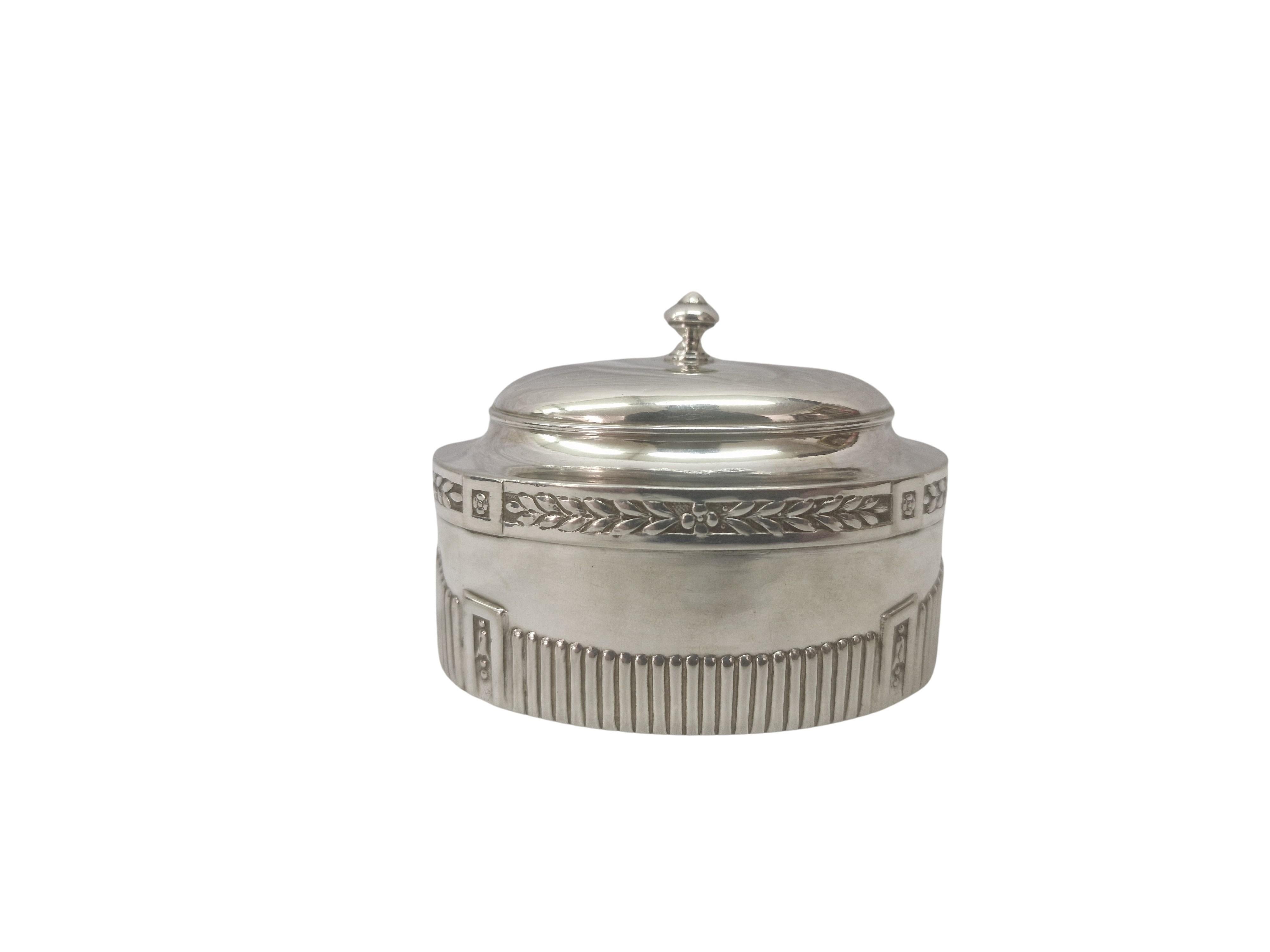 Important silver lidded box, hallmark Eugen Marcus, Art Nouveau 1915 Germany In Good Condition For Sale In Wien, AT