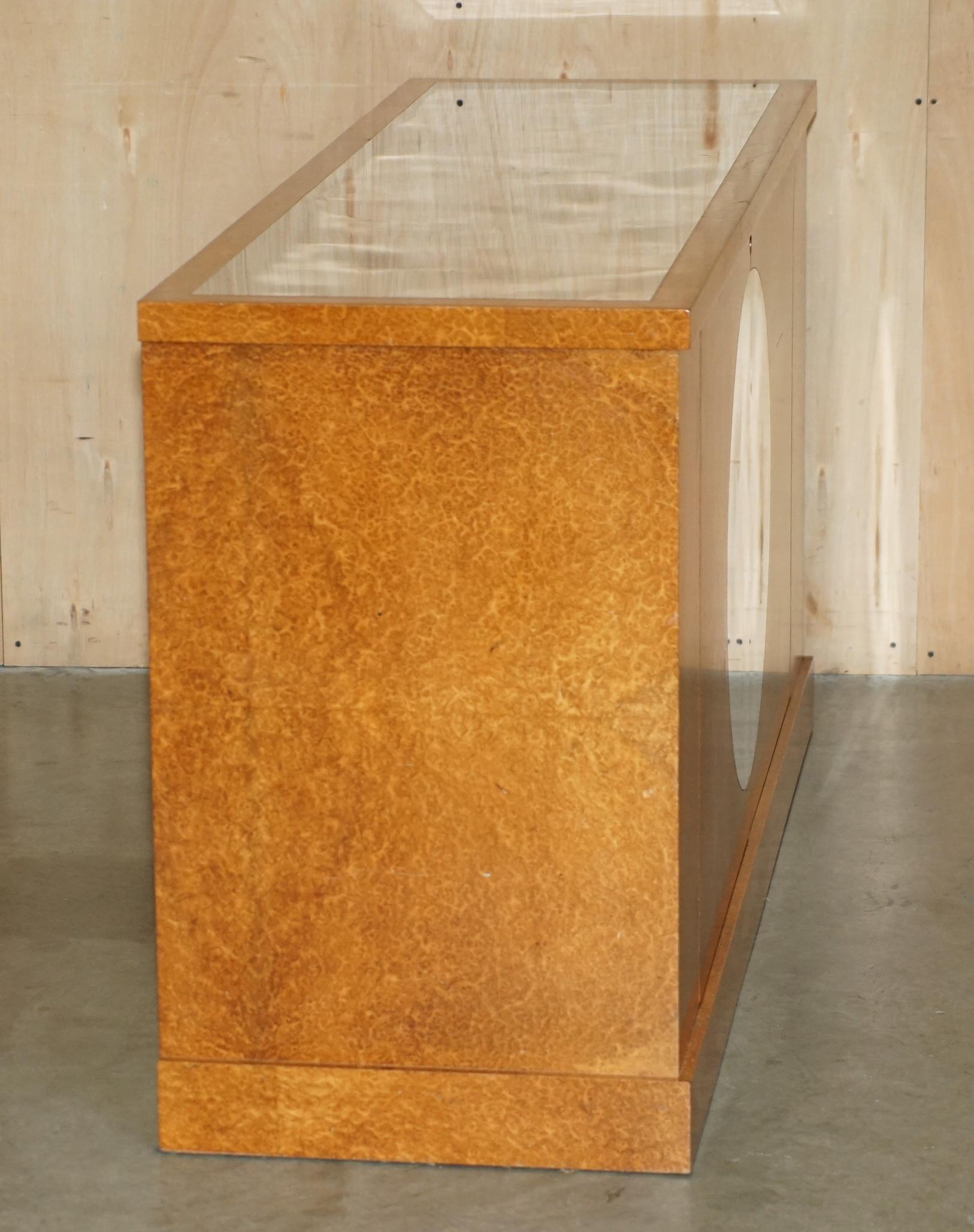 IMPORTANTE Soane BRITAIN MADE FOR BENTLEY AMBOYNA BURL SiDEBOARD in vendita 8