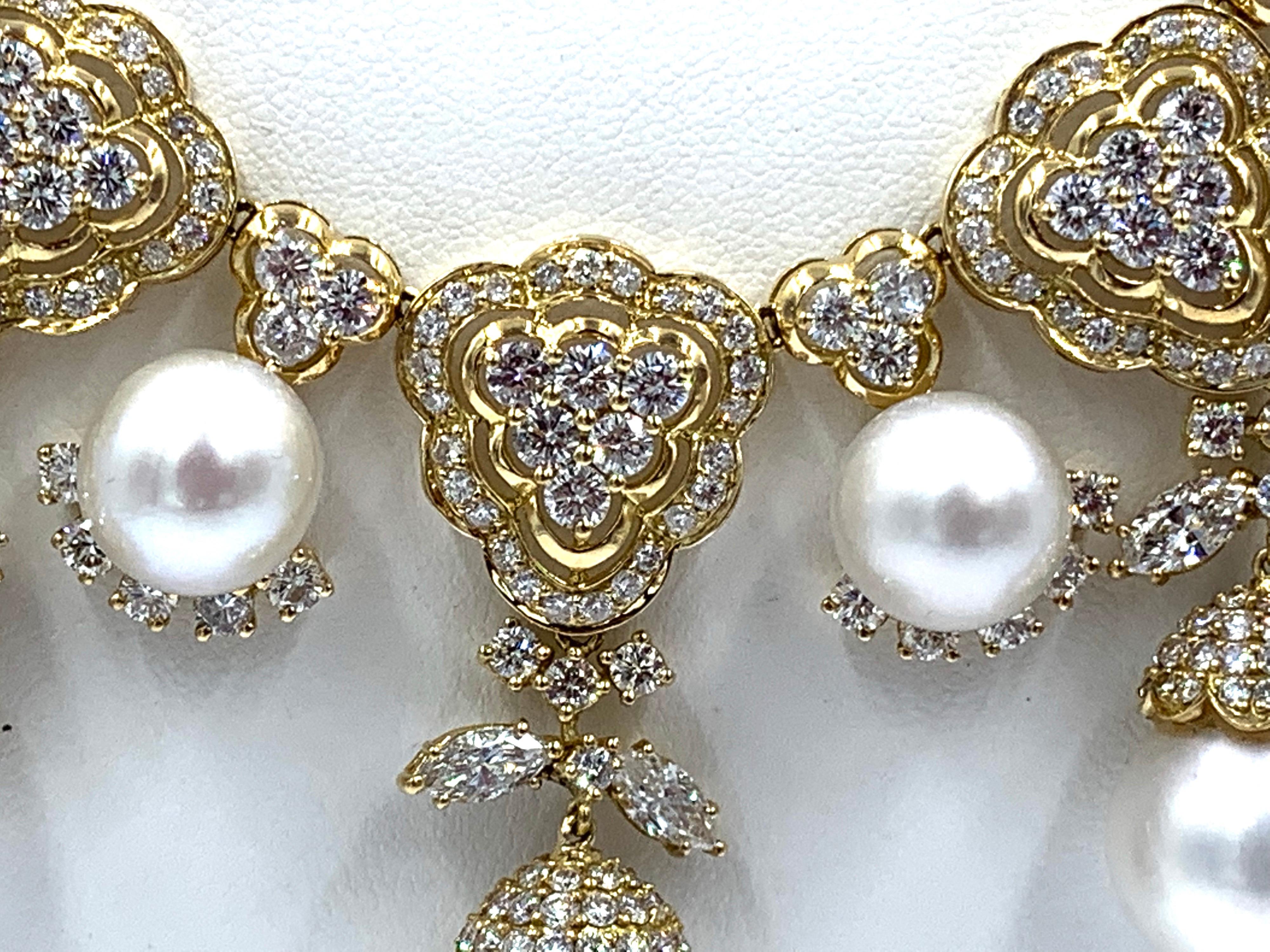Important South Sea Pearl and Diamond Necklace 18 Karat Yellow Gold In Good Condition For Sale In West Palm Beach, FL