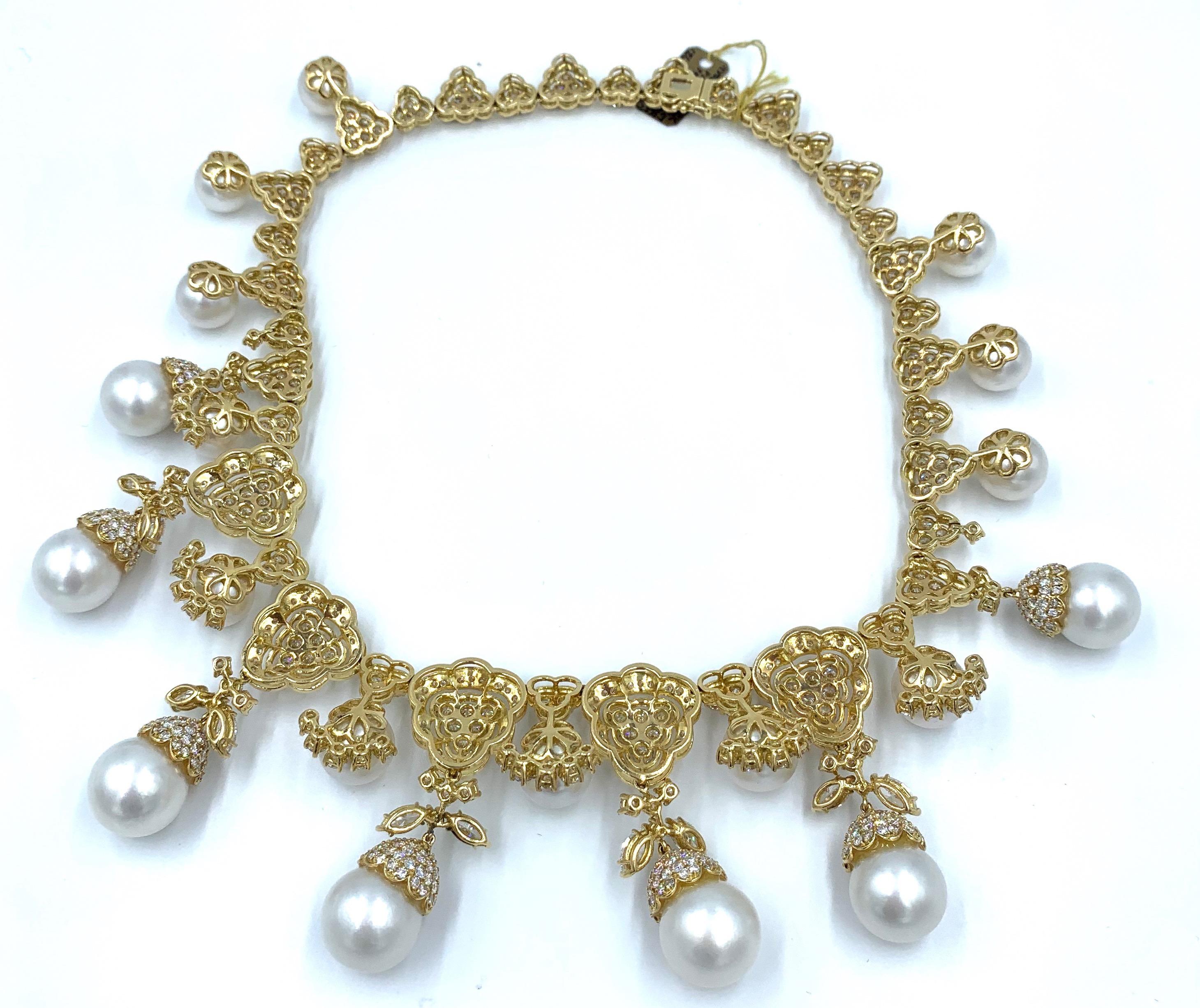 Important South Sea Pearl and Diamond Necklace 18 Karat Yellow Gold For Sale 1