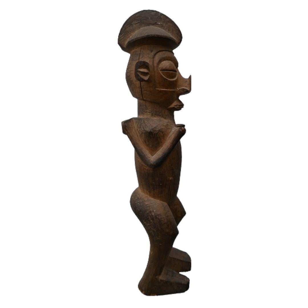 Important statue of the Yaka tribe, DR Congo from the beginning of the 20th century with a strong expression
Fair tribal patina
Height 35.5 cm
Provenance: Rob Vervoort (Belgium)