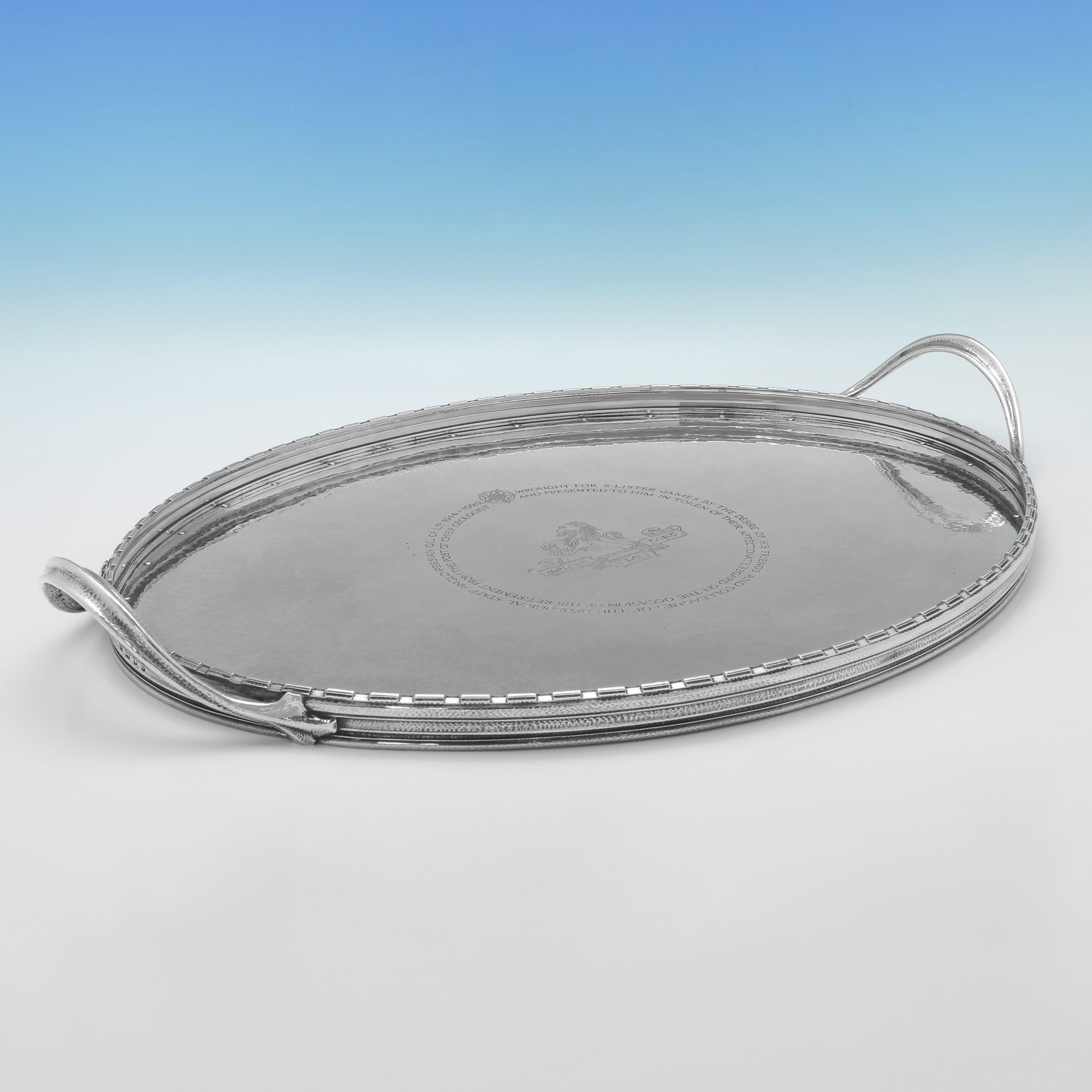 Importante bandeja de presentación de plata de ley fabricada por Omar Ramsden en 1929 - 5,5 kg Artes y manualidades