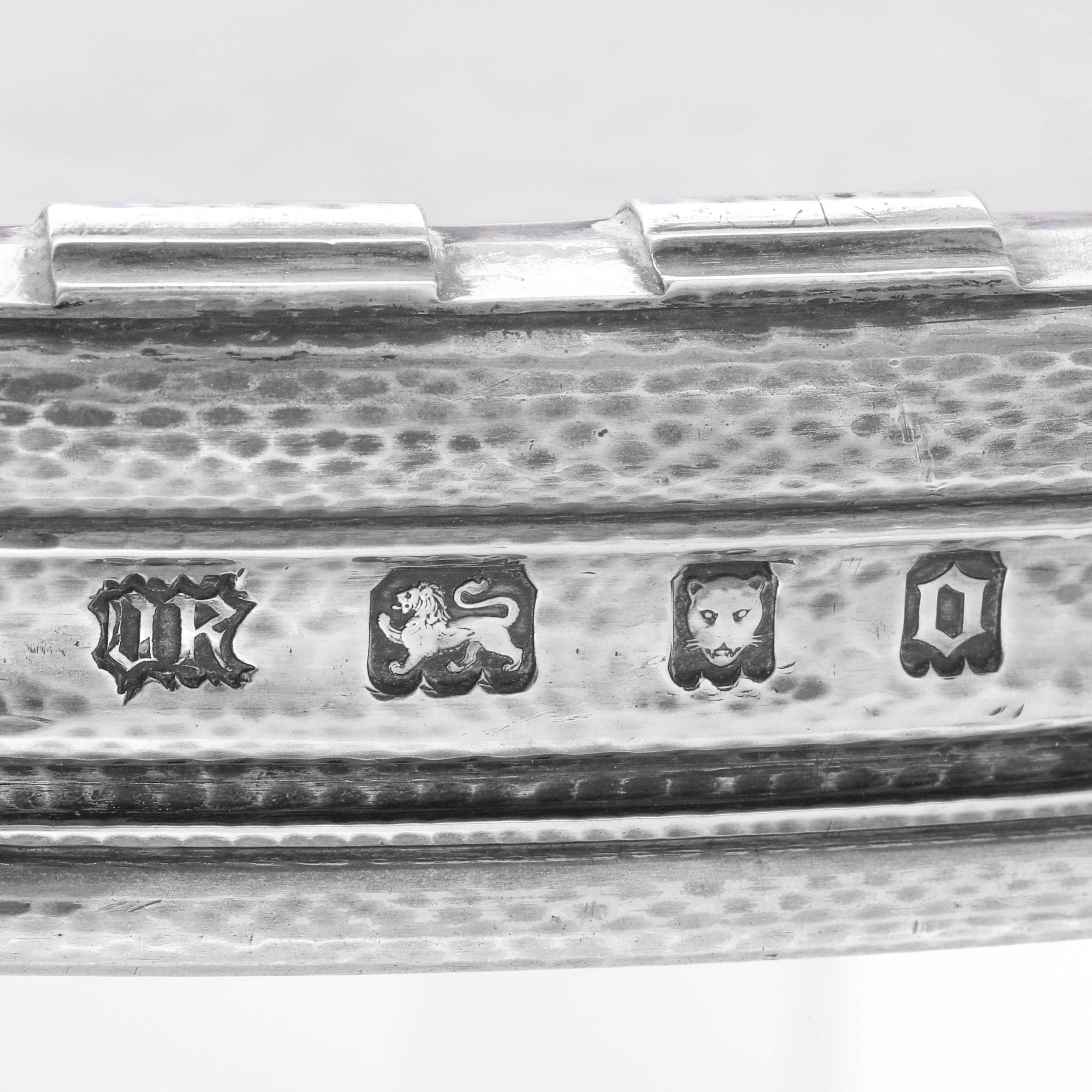 Importante bandeja de presentación de plata de ley fabricada por Omar Ramsden en 1929 - 5,5 kg principios del siglo XX